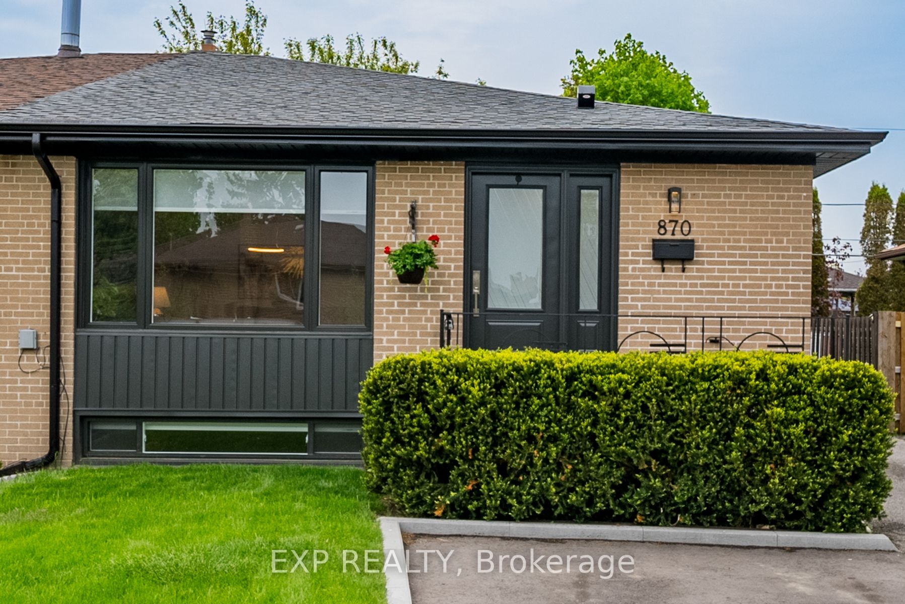 870 Modlin Road, Pickering, ON L1W 1V7 photo 2