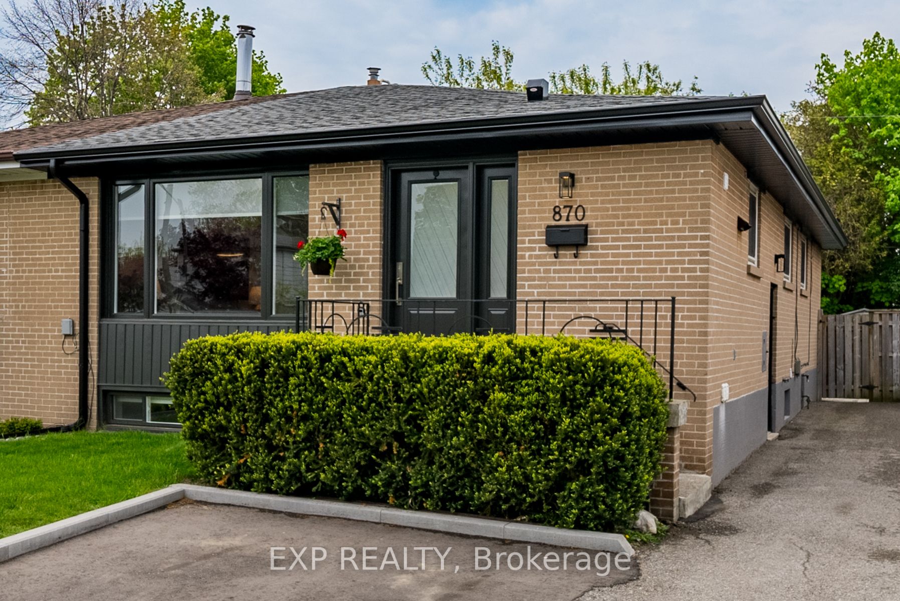 870 Modlin Road, Pickering, ON L1W 1V7 photo 3
