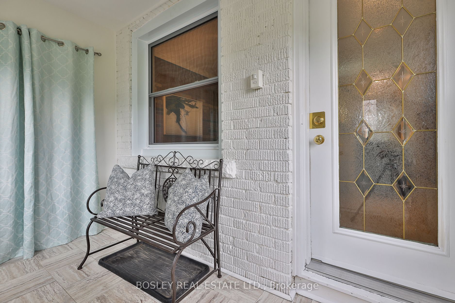 32 Mountalan Avenue, Toronto, ON M4J 1H4 photo 3