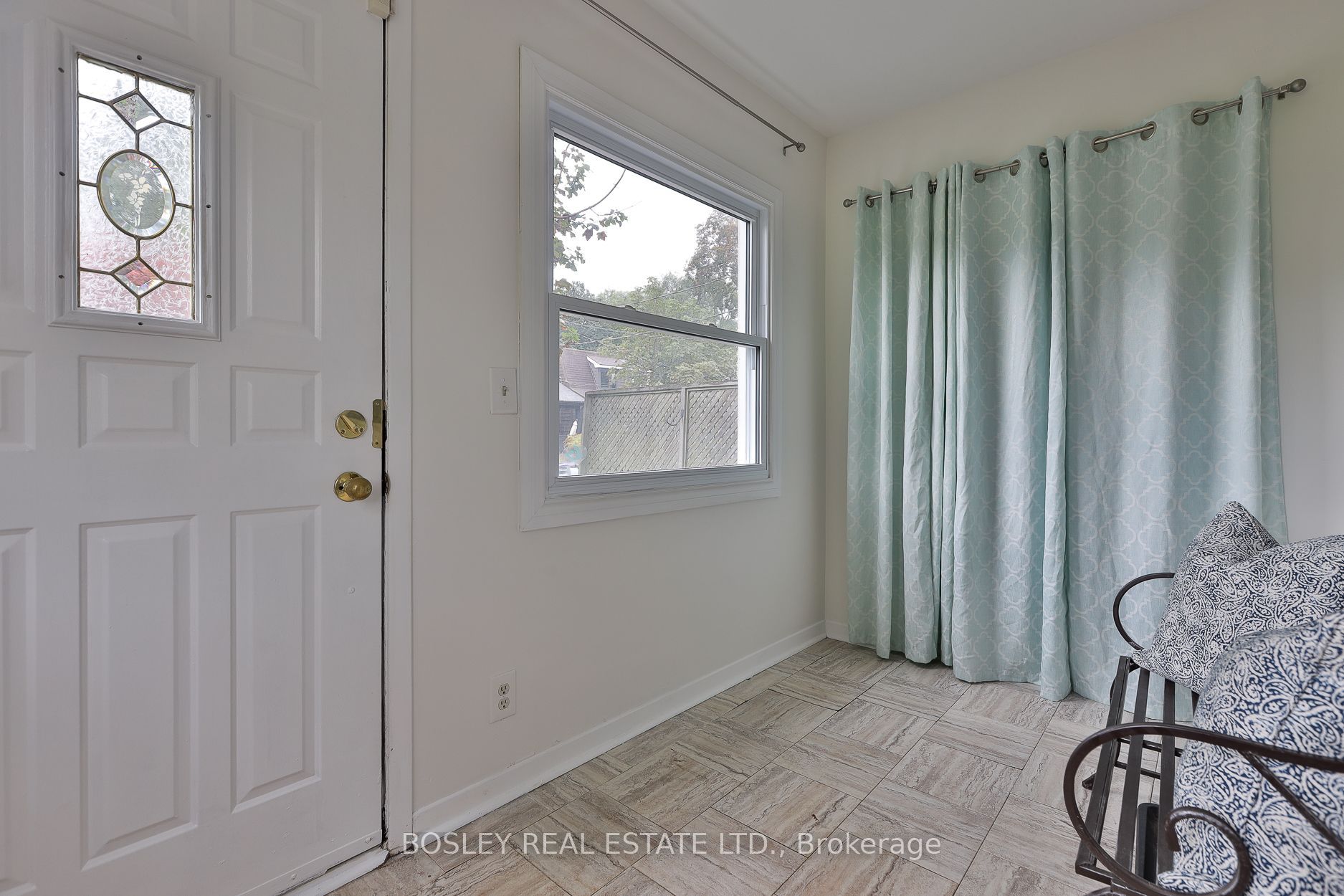 32 Mountalan Avenue, Toronto, ON M4J 1H4 photo 4