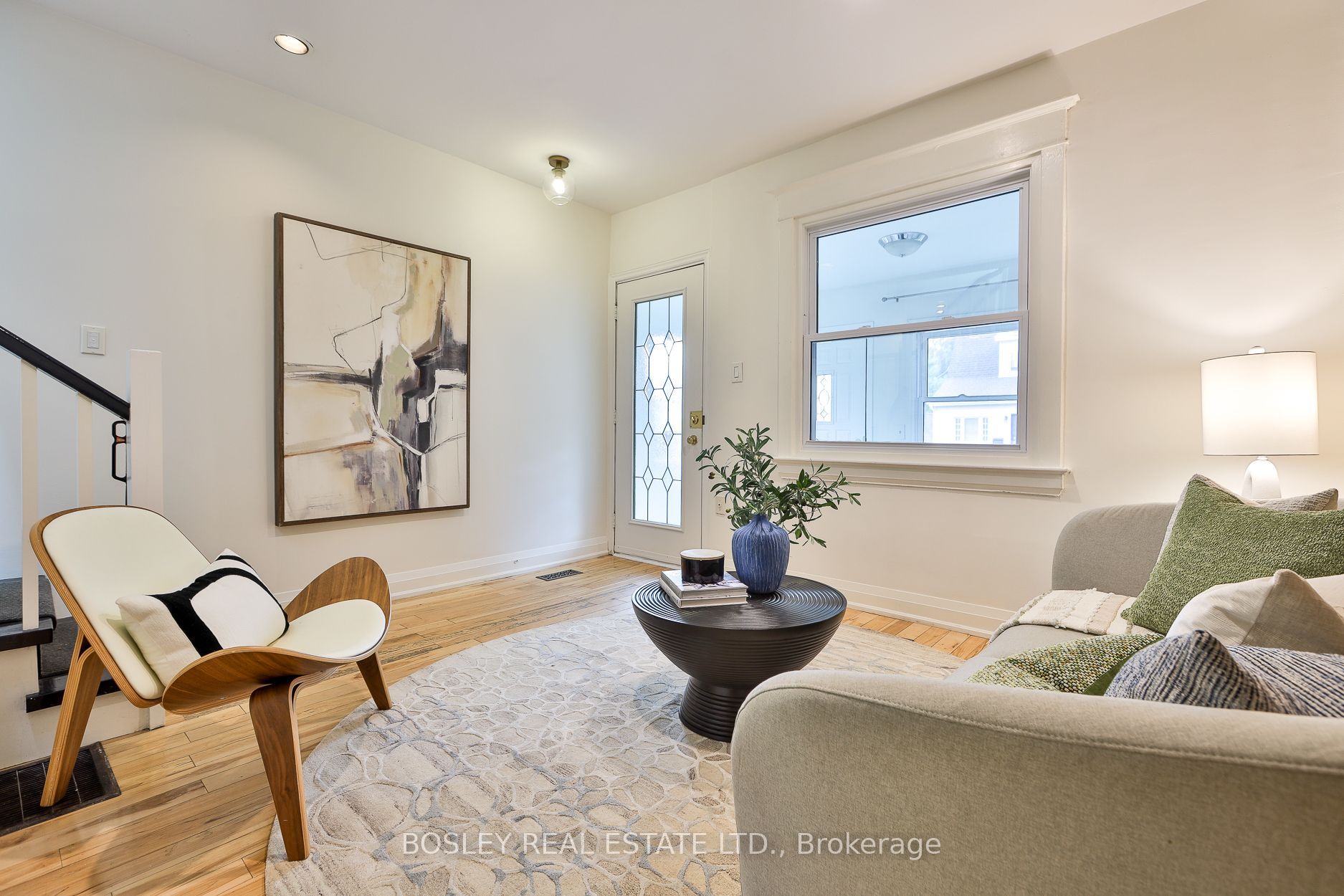 32 Mountalan Avenue, Toronto, ON M4J 1H4 photo 5