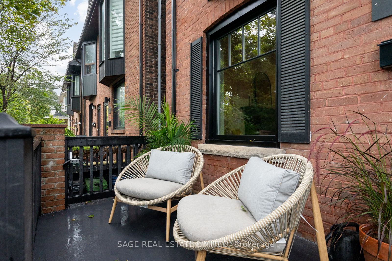 11 Bertmount Avenue, Toronto, ON M4M 2X8 photo 3