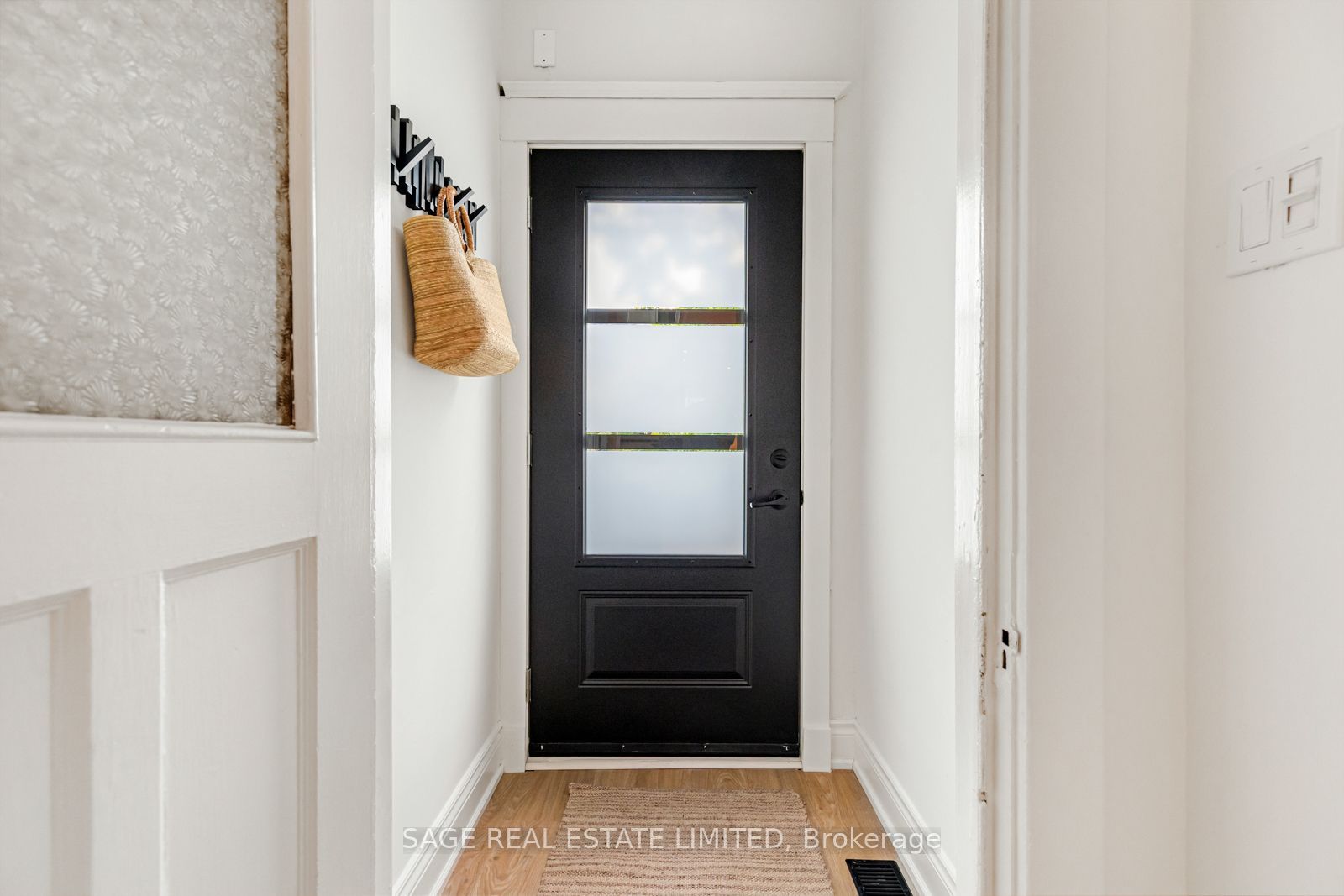 11 Bertmount Avenue, Toronto, ON M4M 2X8 photo 4