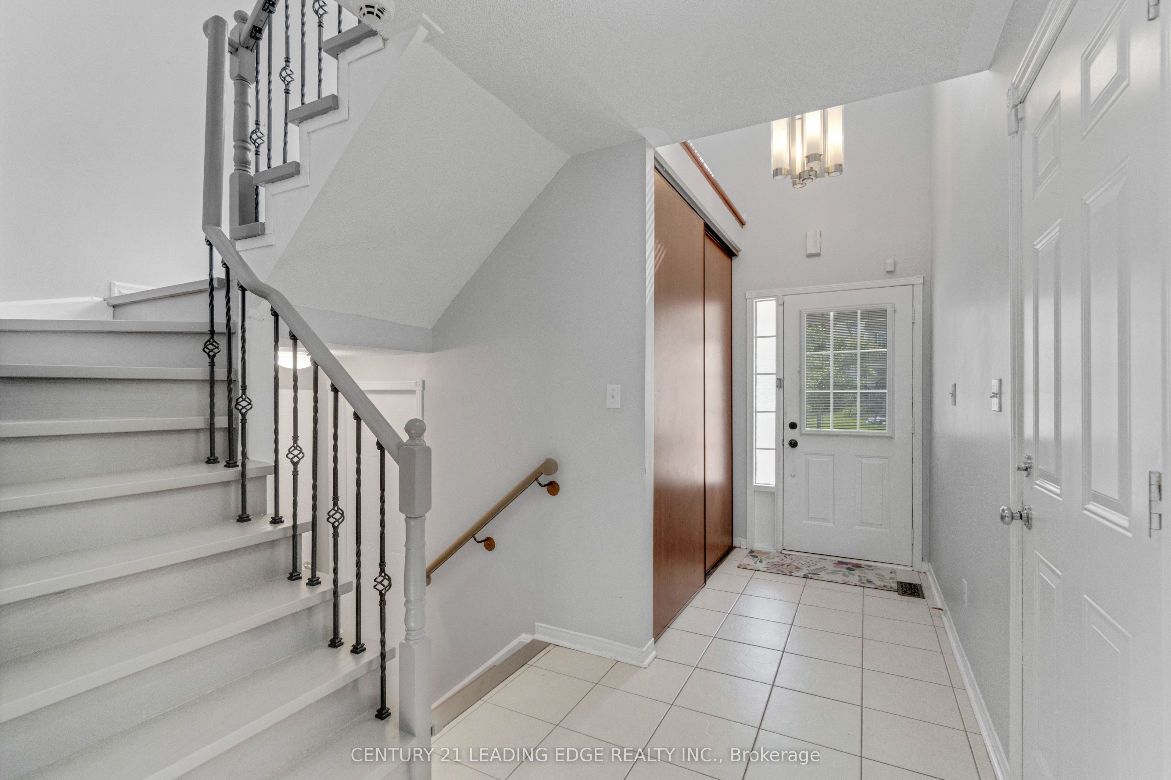1296 Ashgrove Crescent, Oshawa, ON L1K 3A6 photo 3