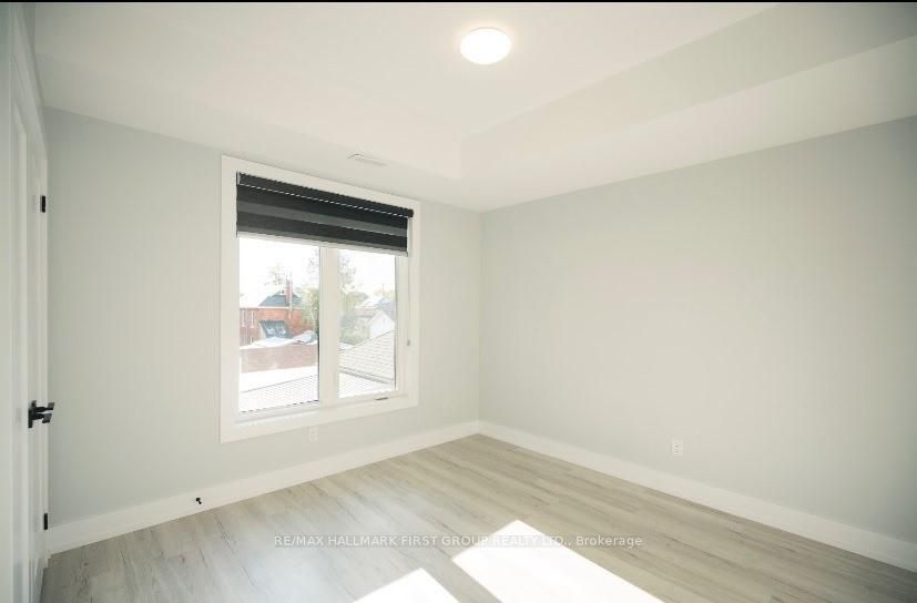 182 Prince Street 1, Oshawa, ON L1G 4E6 photo 3