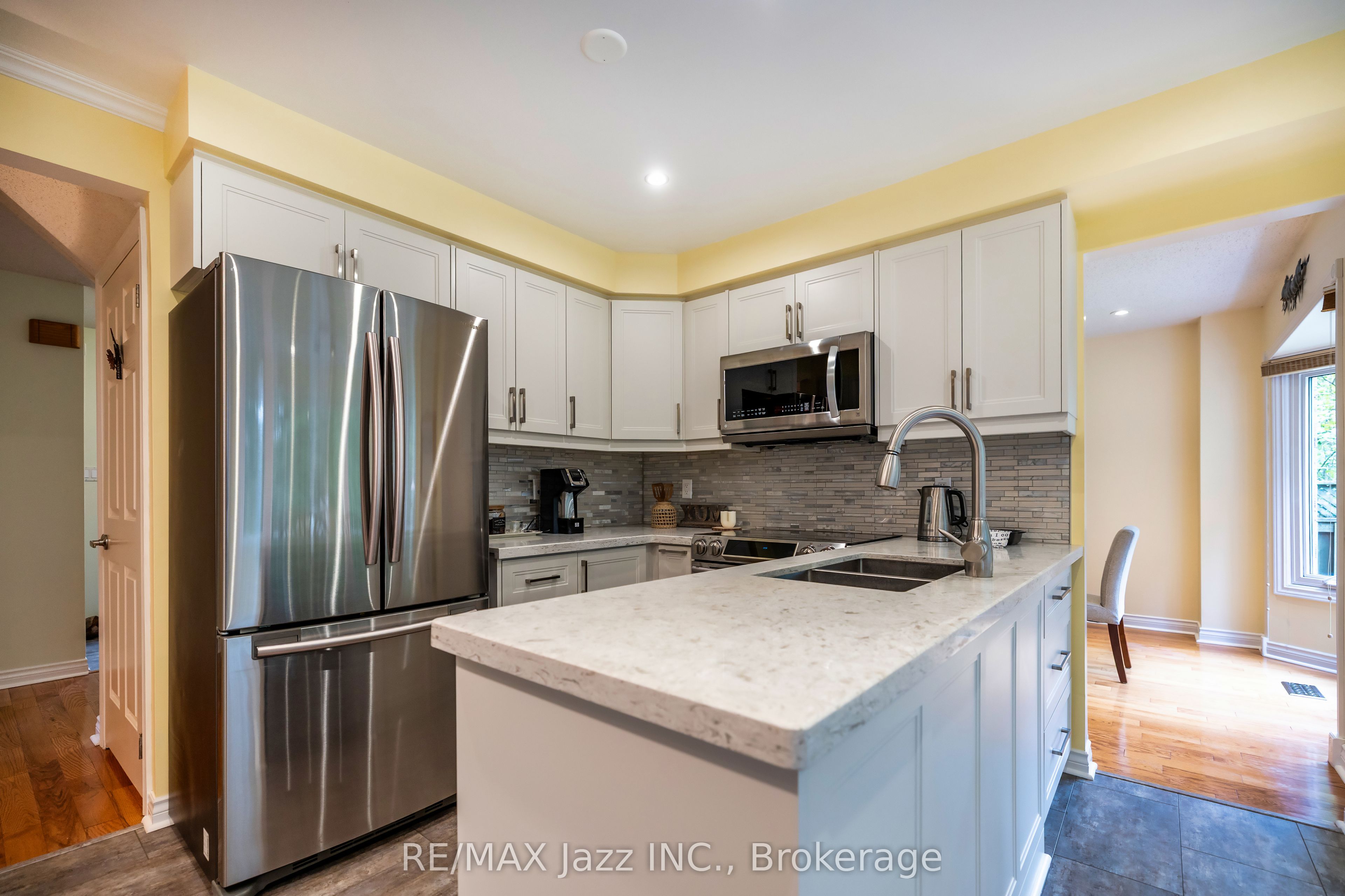 29 Valleycrest Drive, Clarington, ON L1E 1J2 photo 2