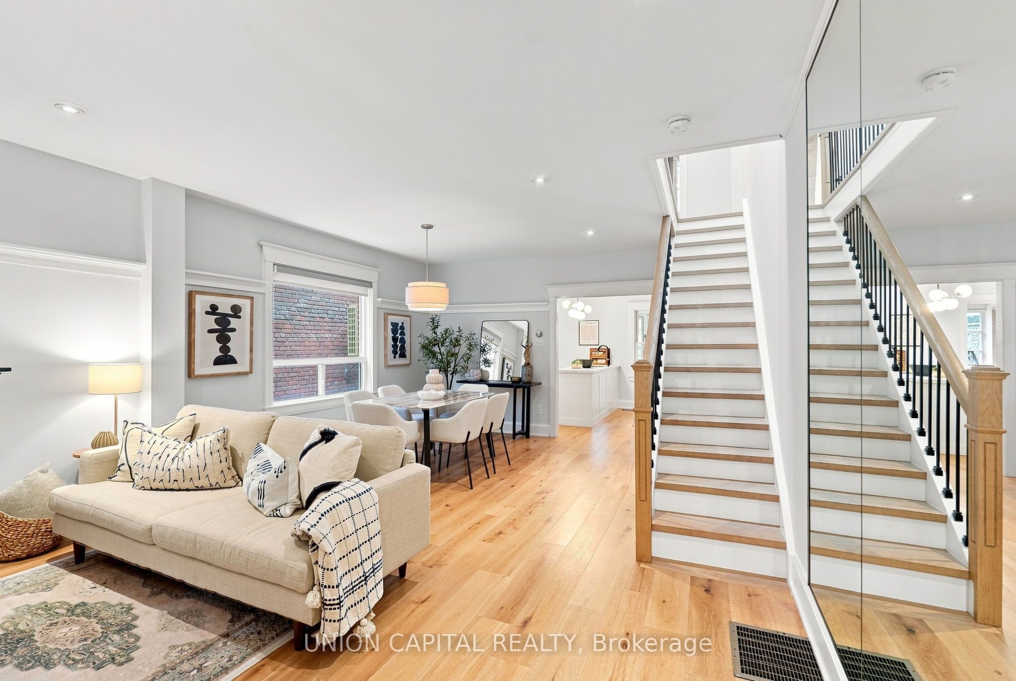 72 Robbins Avenue, Toronto, ON M4L 1X3 photo 4