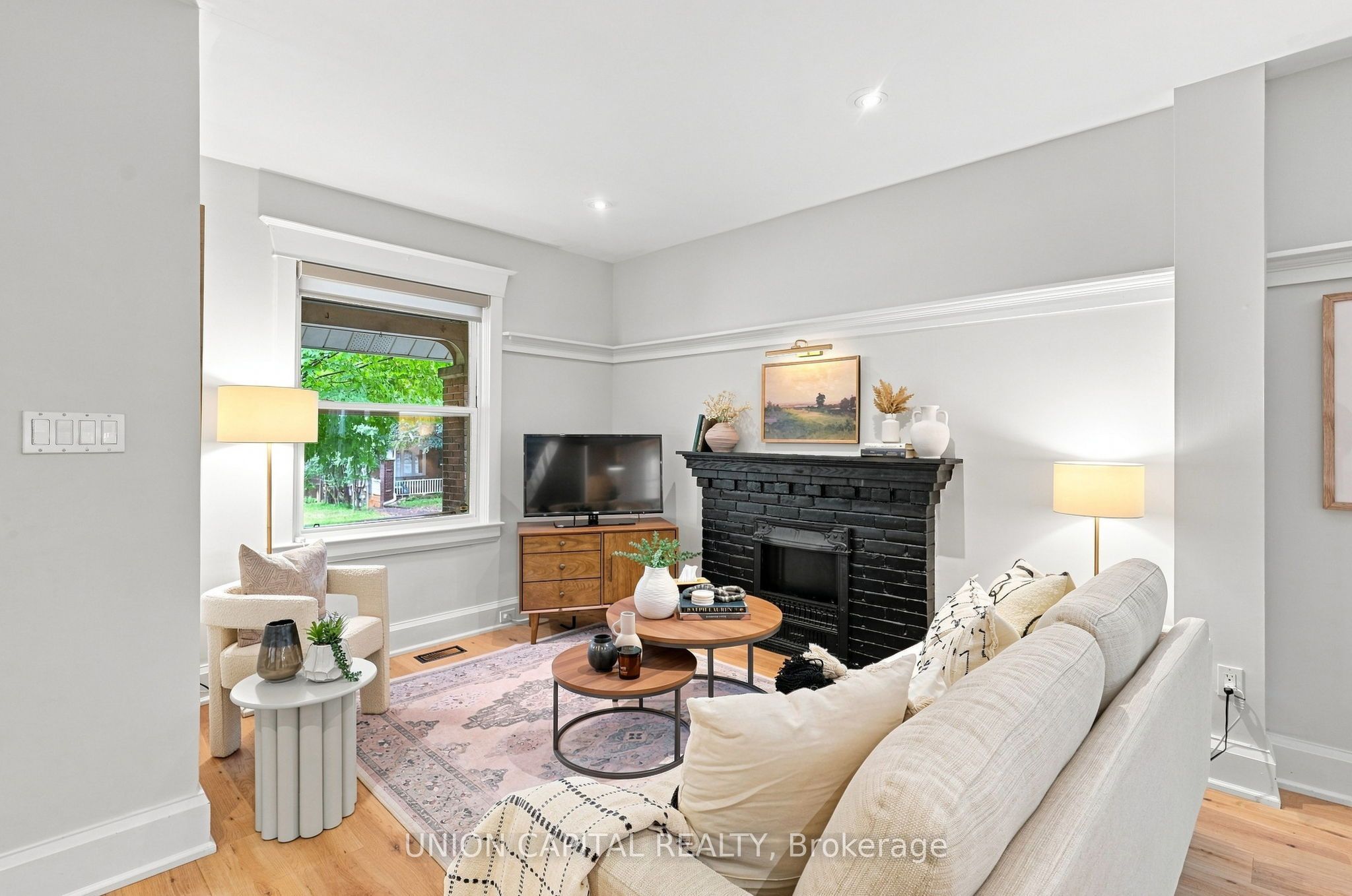 72 Robbins Avenue, Toronto, ON M4L 1X3 photo 5