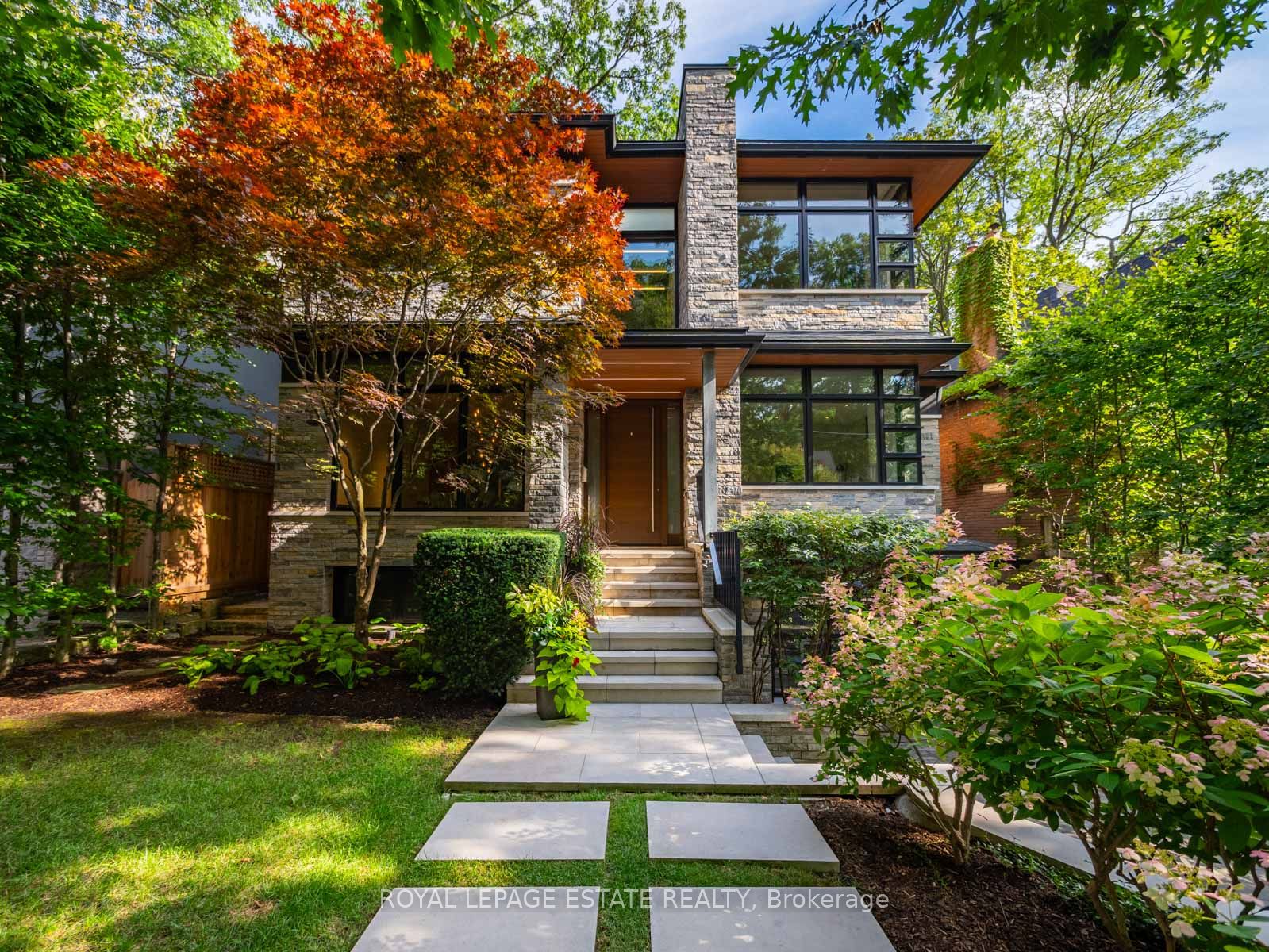11 Pine Crescent, Toronto, ON M4E 1L1 photo 3