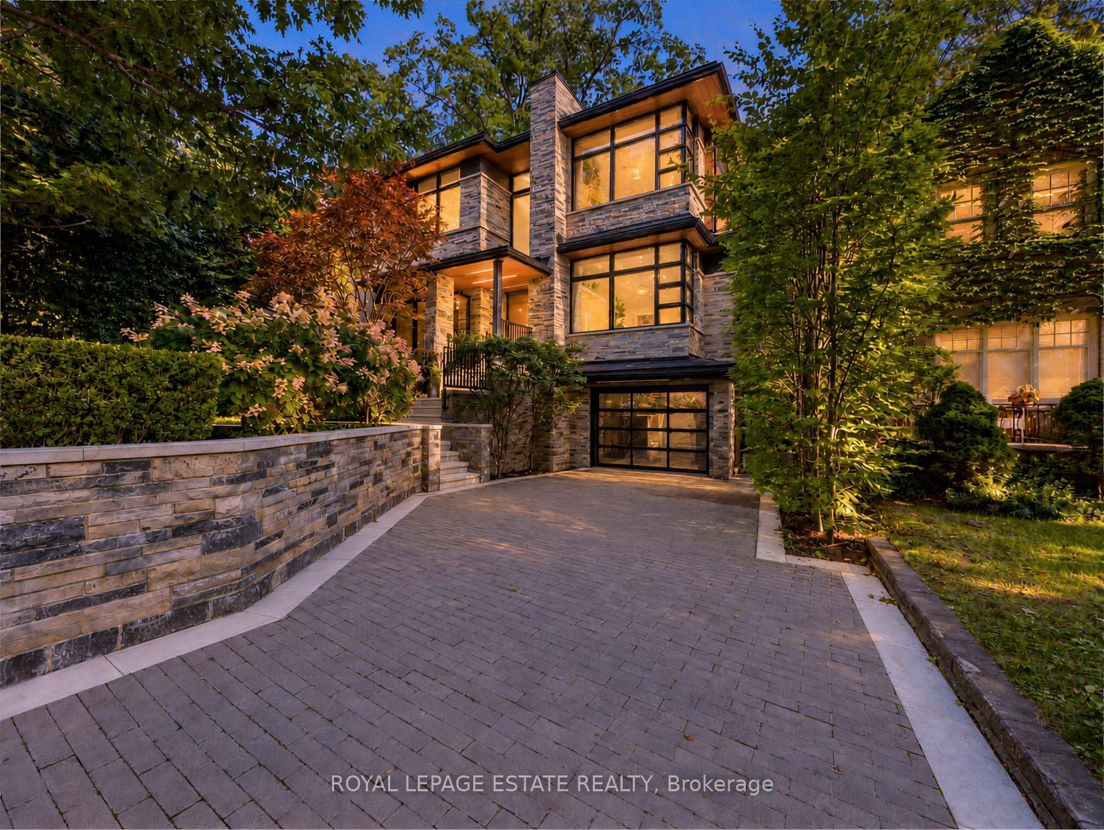 11 Pine Crescent, Toronto, ON M4E 1L1 photo 4