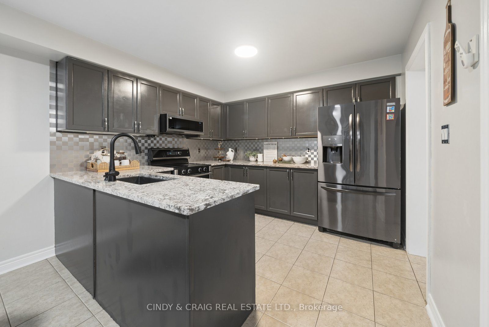 87 Beckett Crescent, Clarington, ON L1E 3J4 photo 5