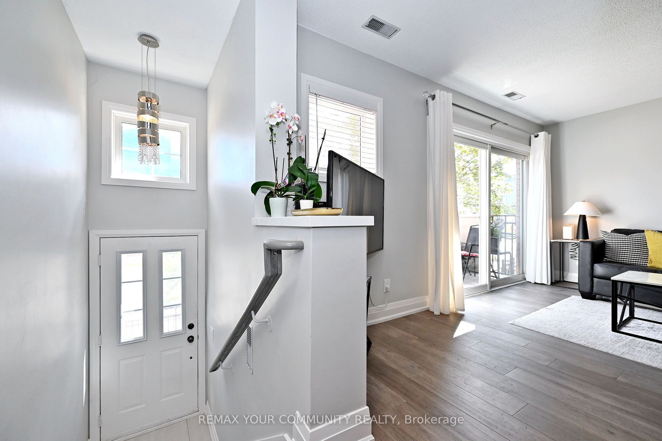 1400 The Esplanade Road 805, Pickering, ON L1V 6V2 photo 2