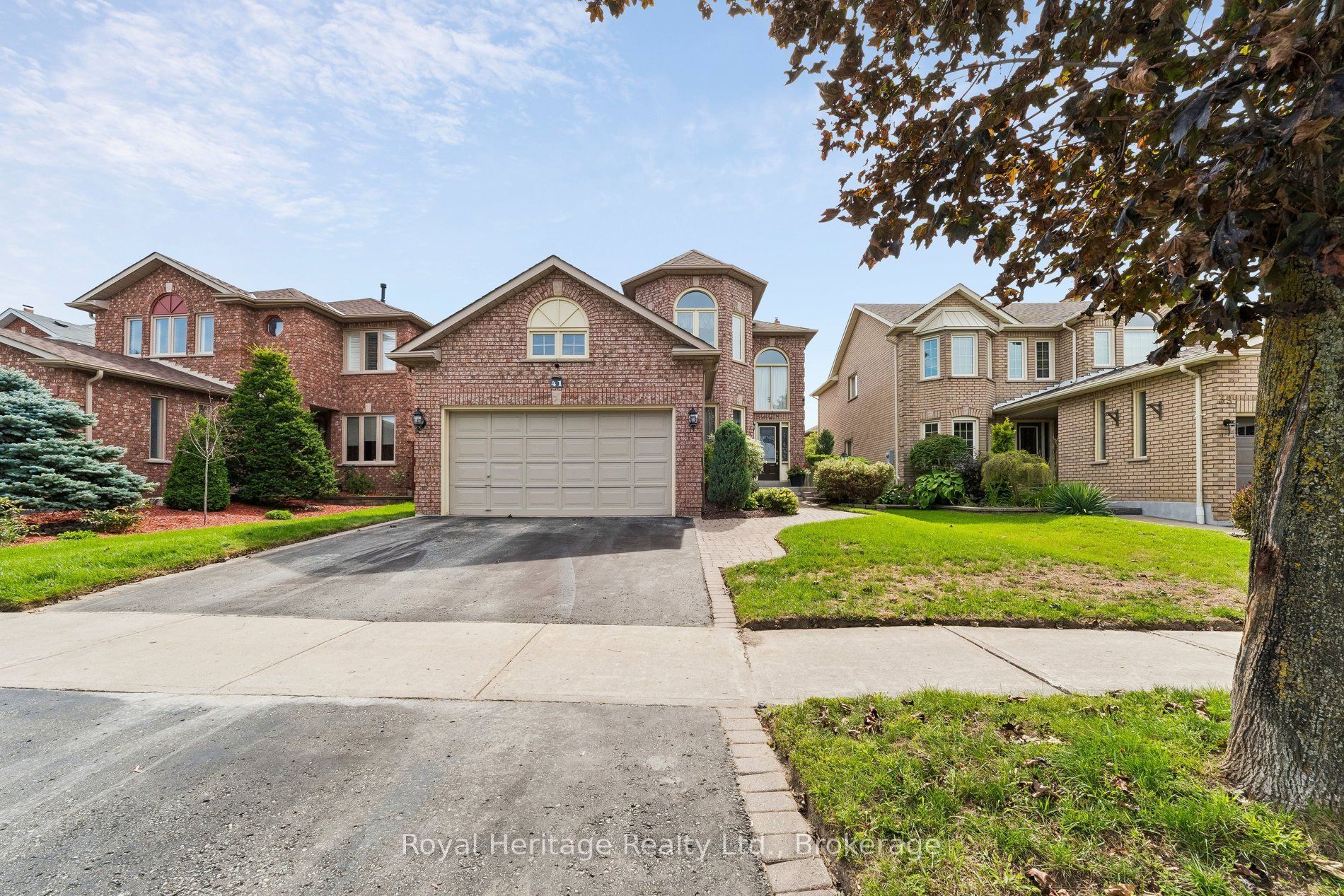 41 Winterberry Drive, Whitby, ON L1R 1Z2