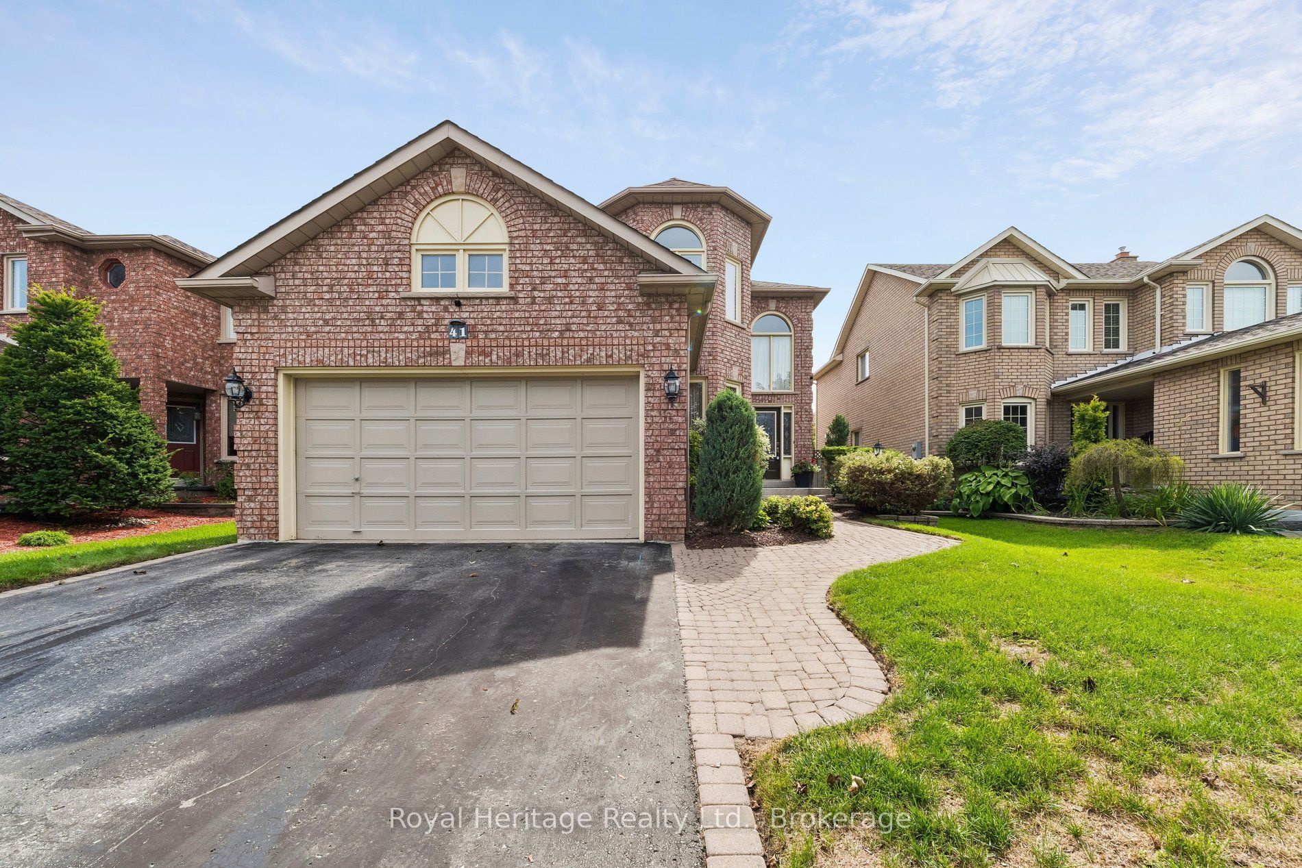 41 Winterberry Drive, Whitby, ON L1R 1Z2 photo 2