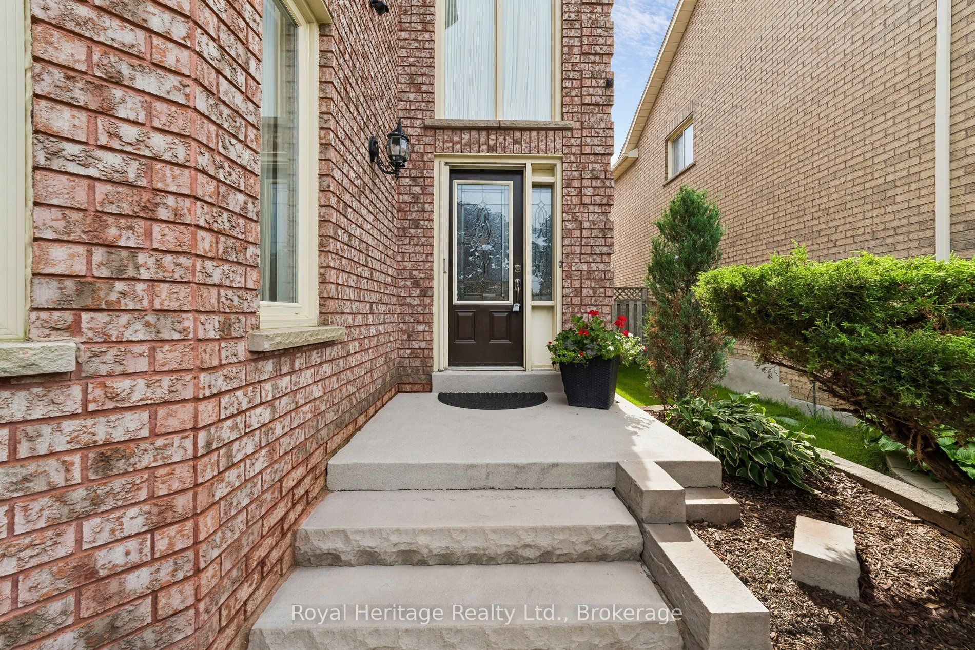 41 Winterberry Drive, Whitby, ON L1R 1Z2 photo 4
