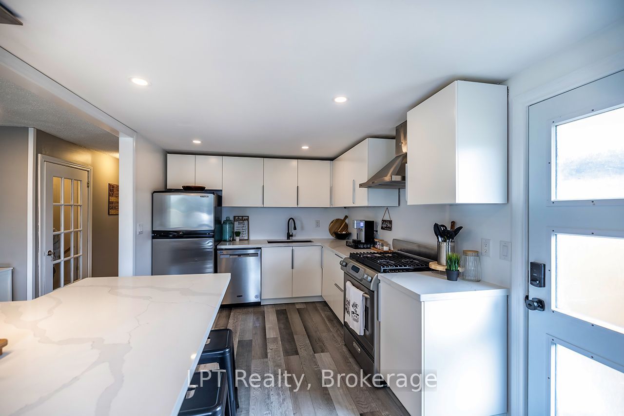 755 Wesley Drive, Oshawa, ON L1H 7X6 photo 3