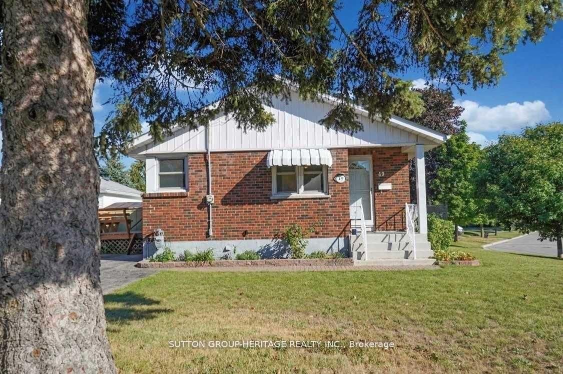 49 Grassmere Court Lower, Oshawa, ON L1H 3X3 photo 2
