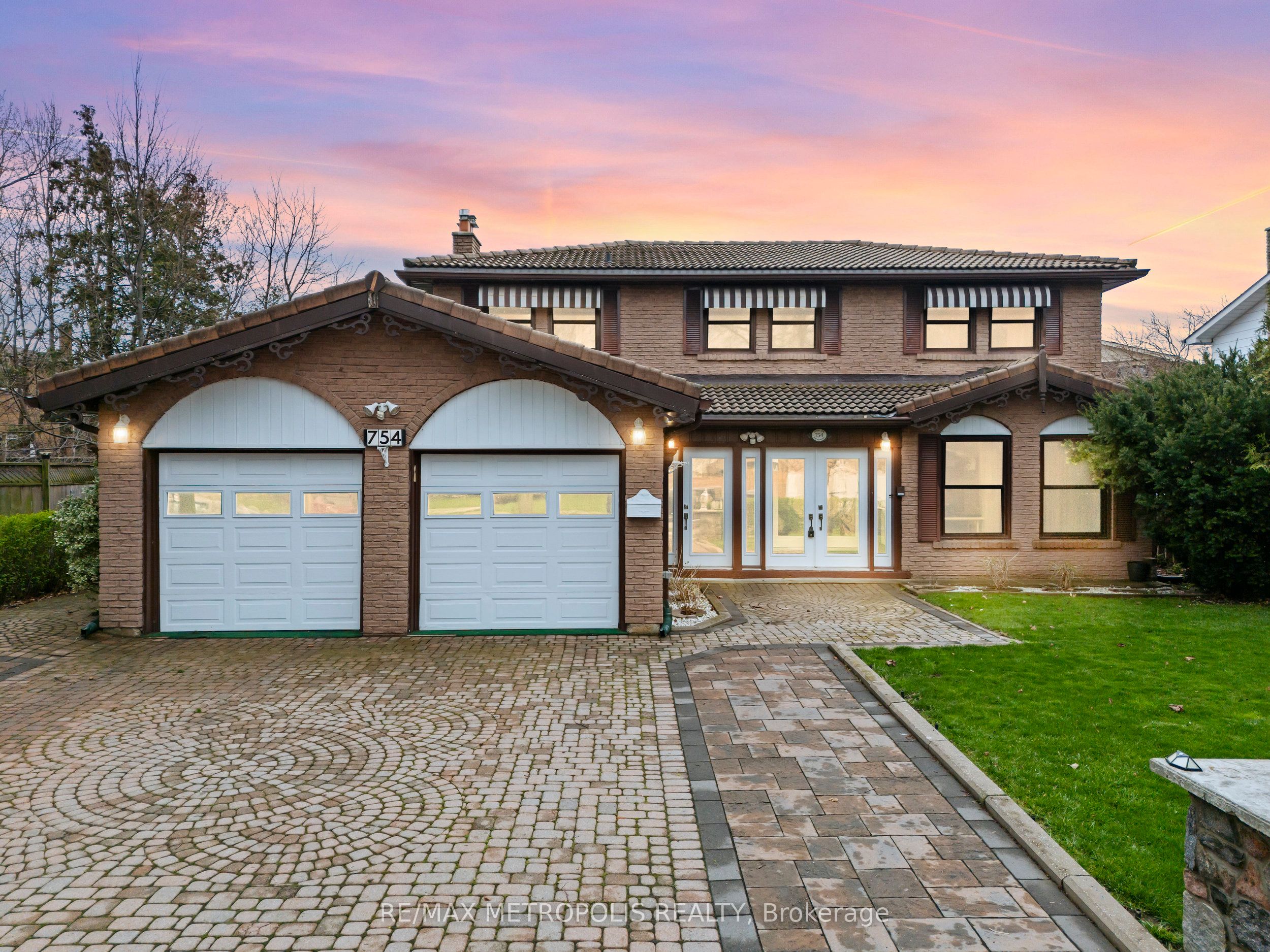 754 Eyer Drive Upper, Pickering, ON L1W 3C2