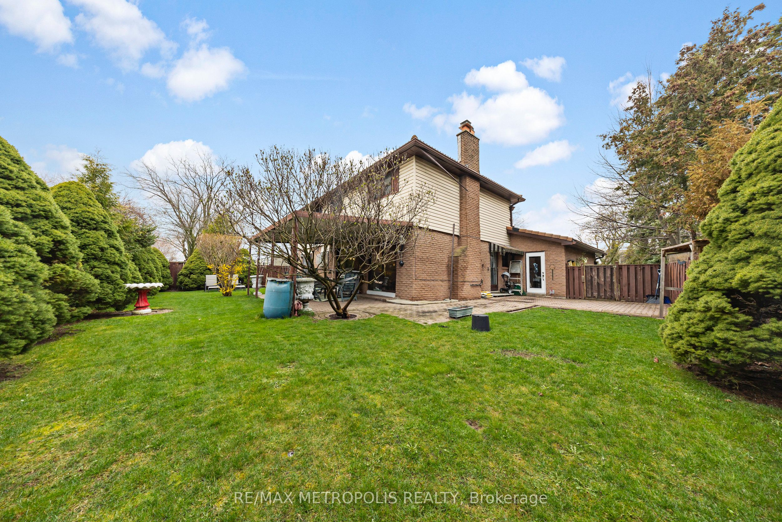 754 Eyer Drive Upper, Pickering, ON L1W 3C2 photo 5