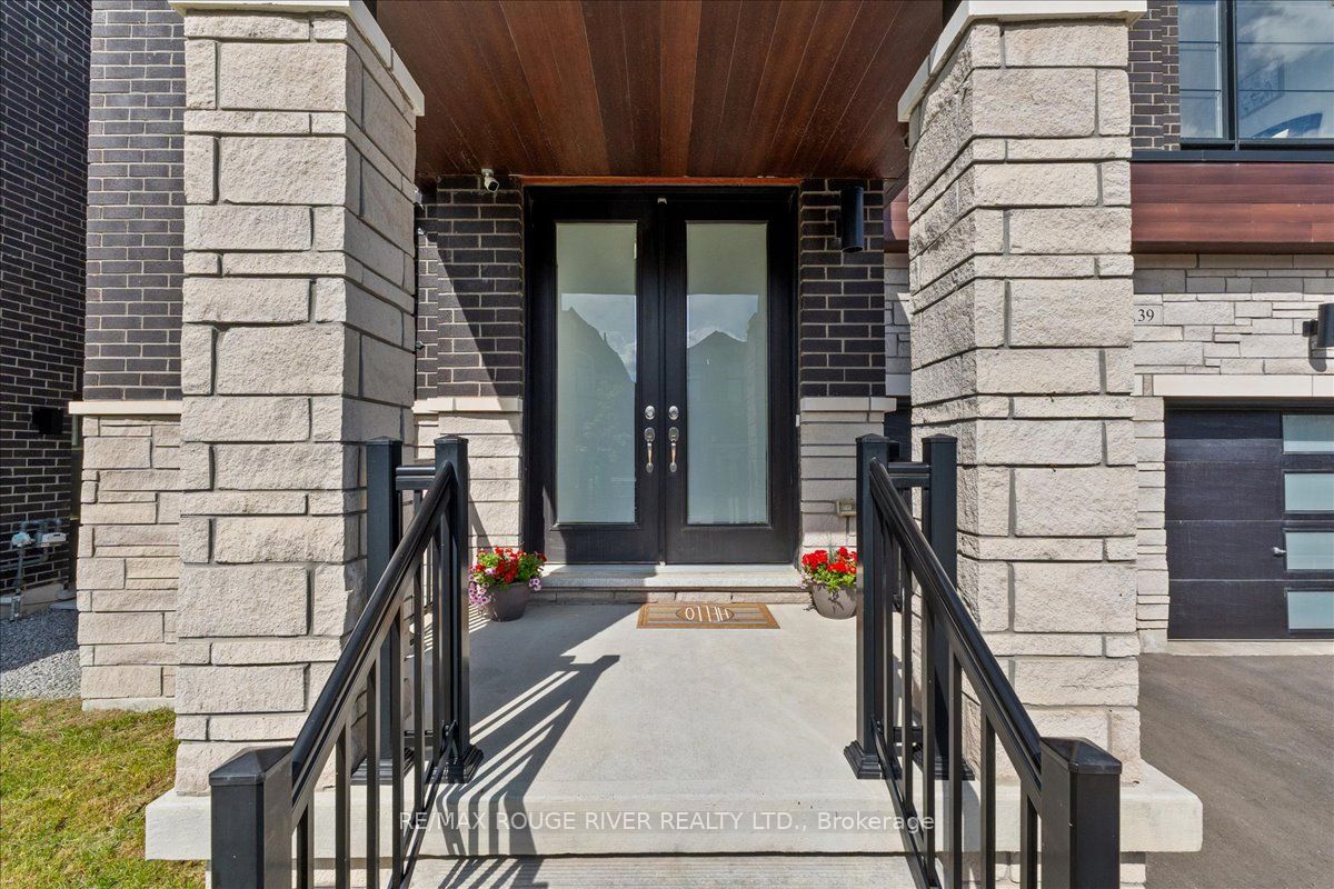 39 Armilia Place, Whitby, ON L1P 0P8 photo 3