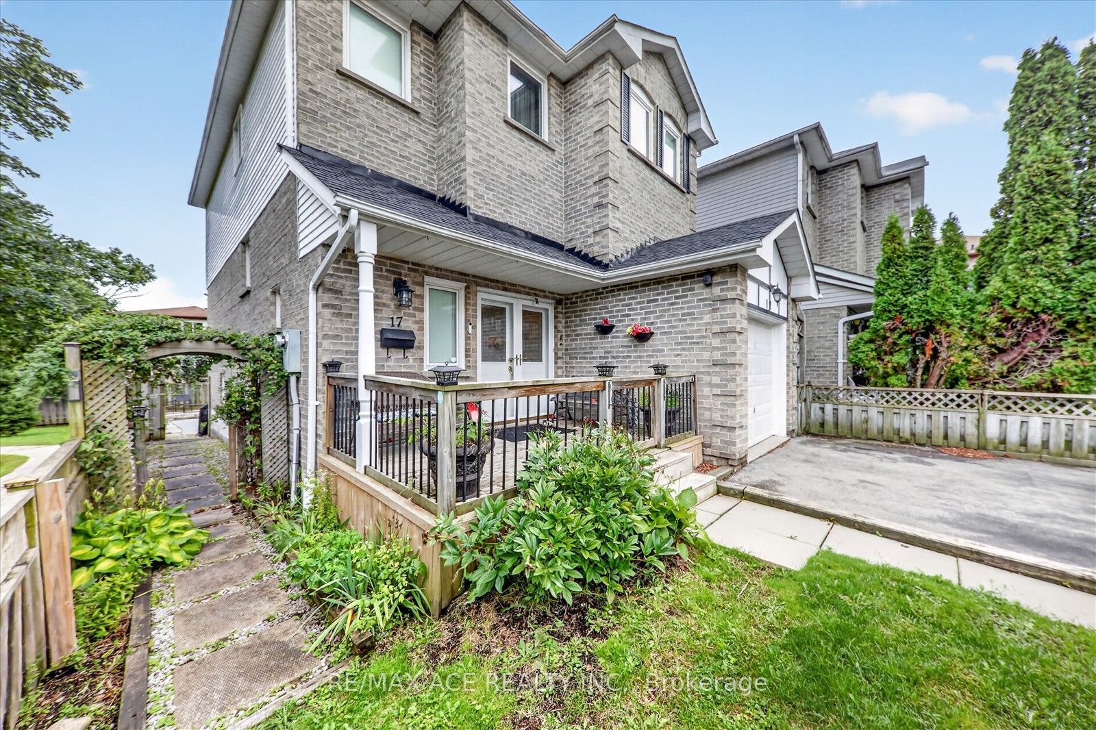 17 Whittington Court, Ajax, ON L1S 4L4 photo 3