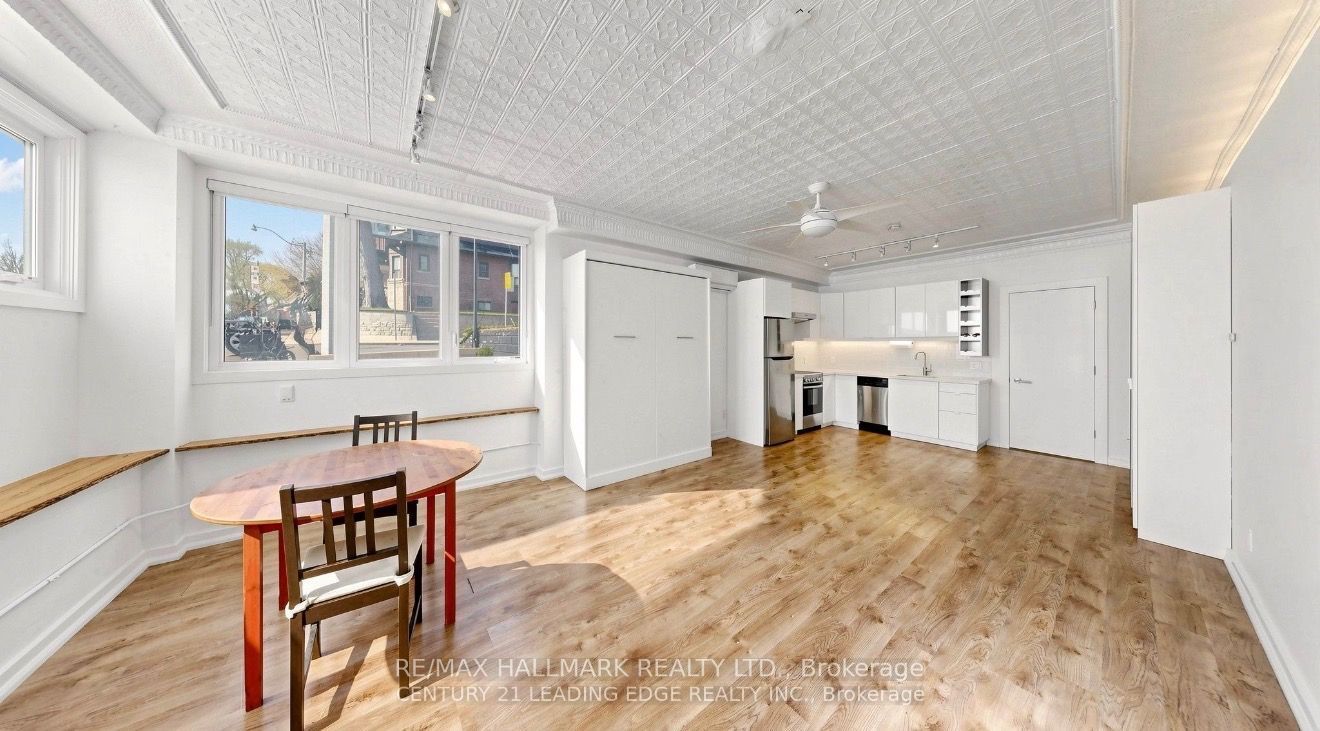 679 WOODBINE Avenue Lower Bachelor, Toronto, ON M4E 2J3 photo 2