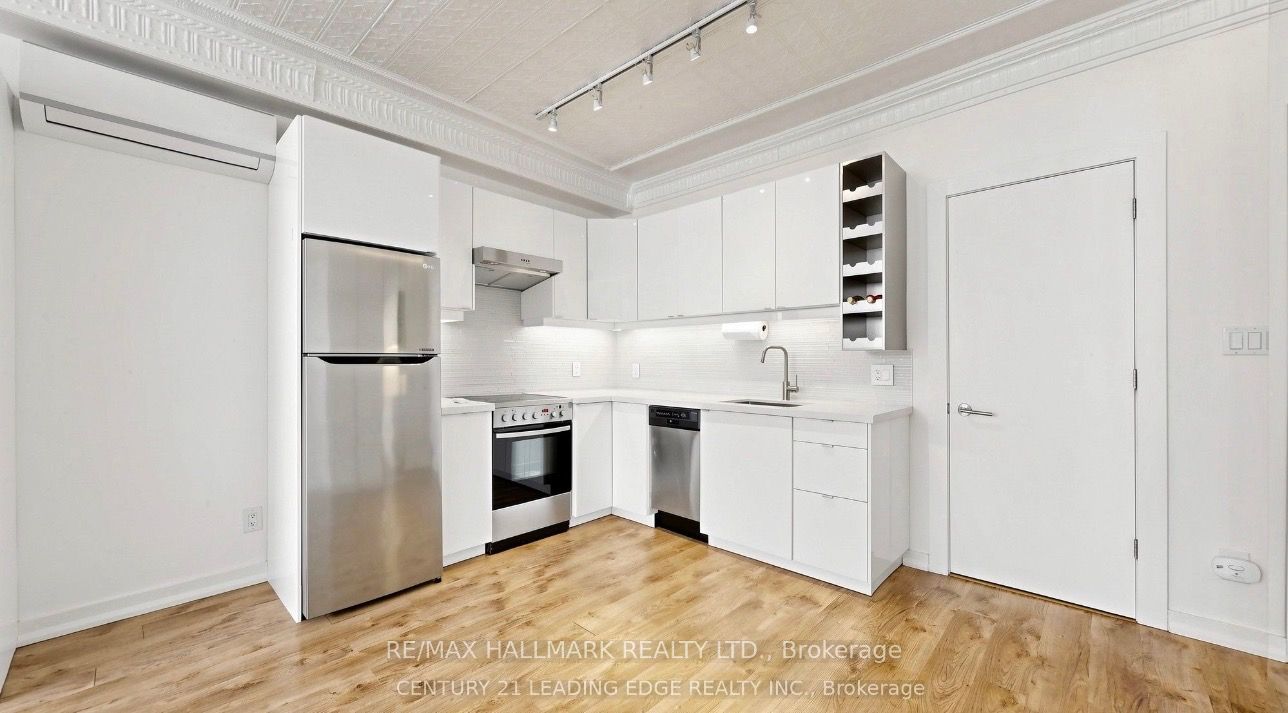 679 WOODBINE Avenue Lower Bachelor, Toronto, ON M4E 2J3 photo 3