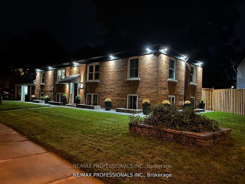 284 Gledhill Avenue W 2, Toronto, ON M4C 4L1