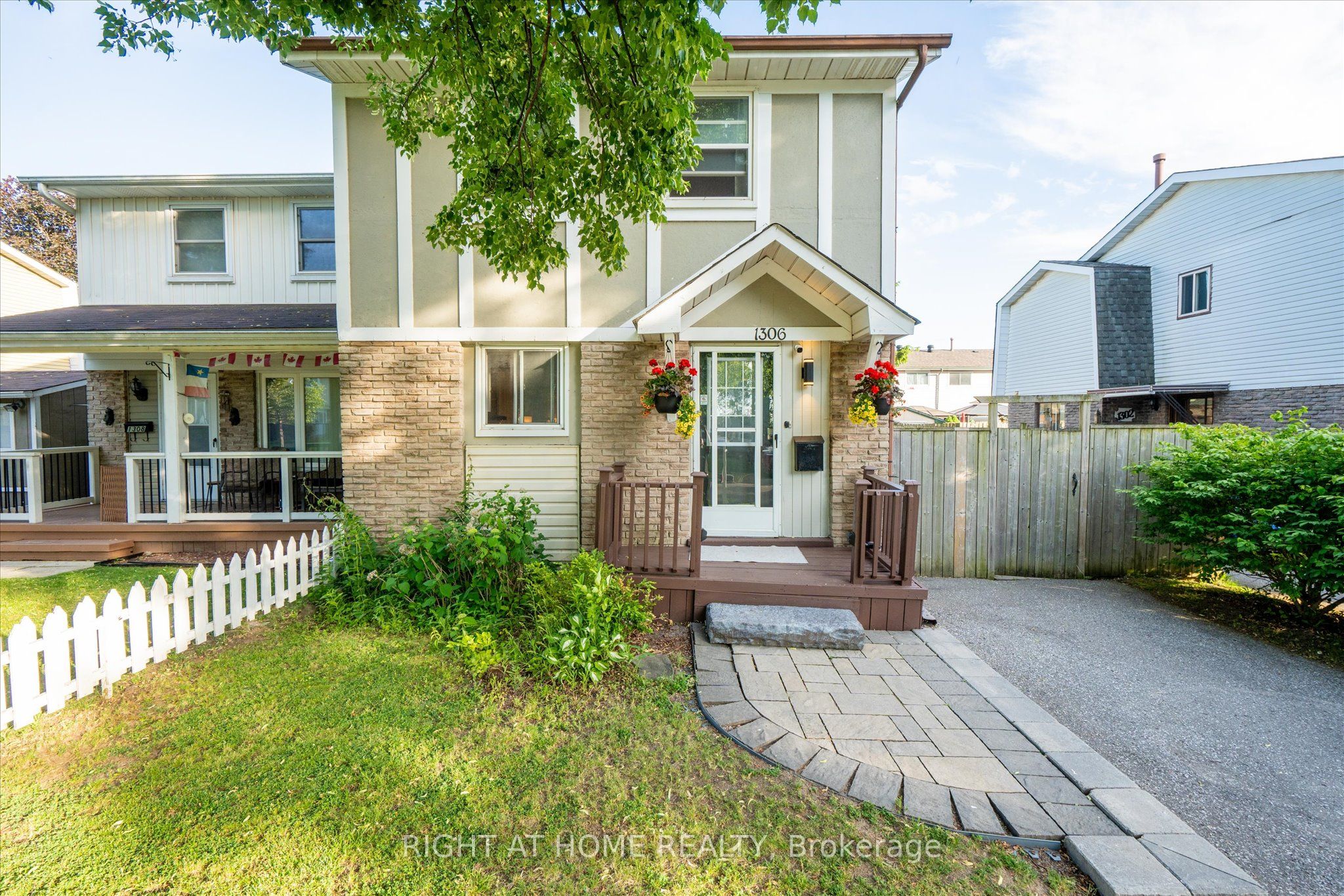1306 Fenelon Crescent, Oshawa, ON L1J 6G1 photo 2