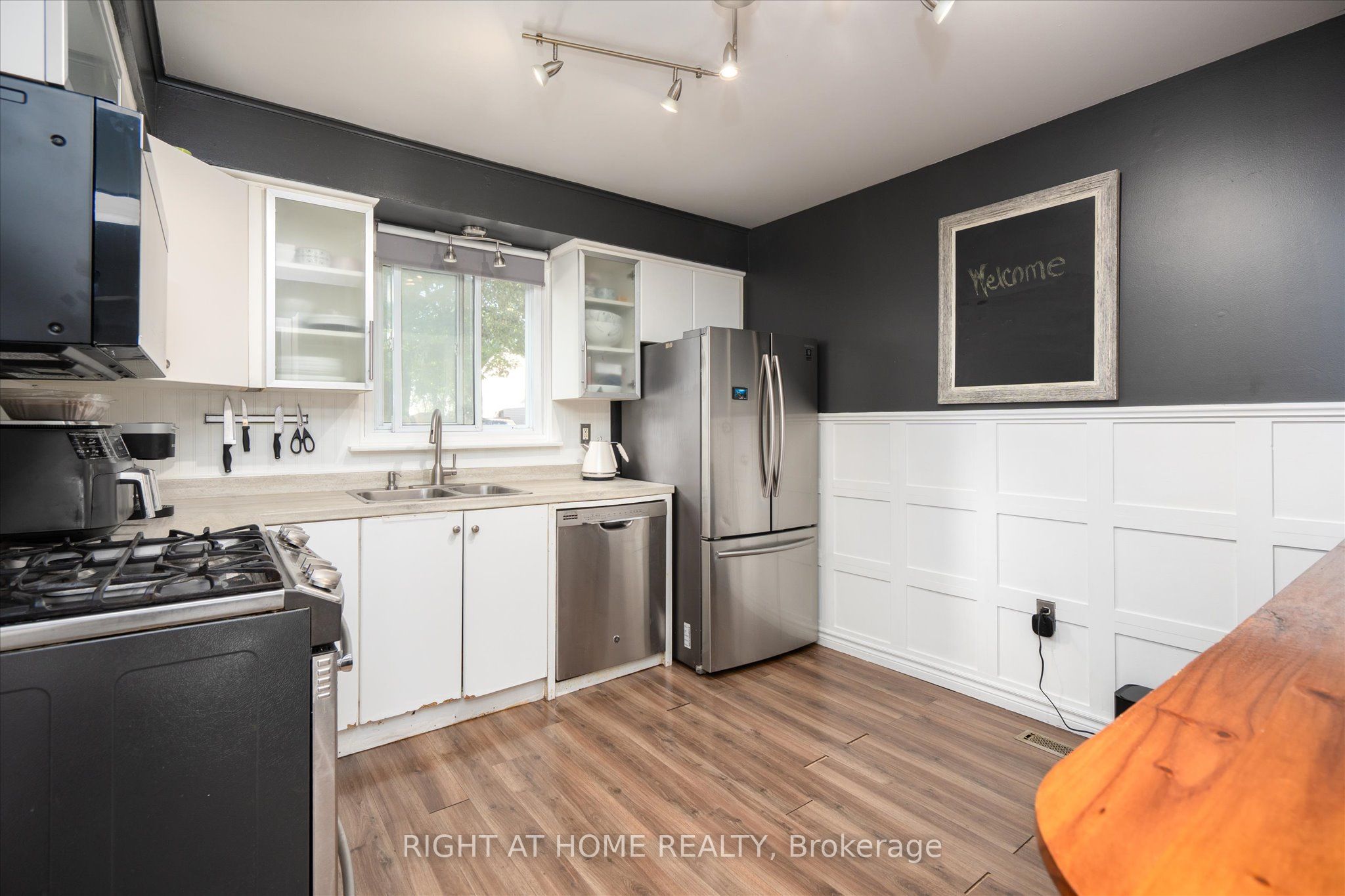 1306 Fenelon Crescent, Oshawa, ON L1J 6G1 photo 3