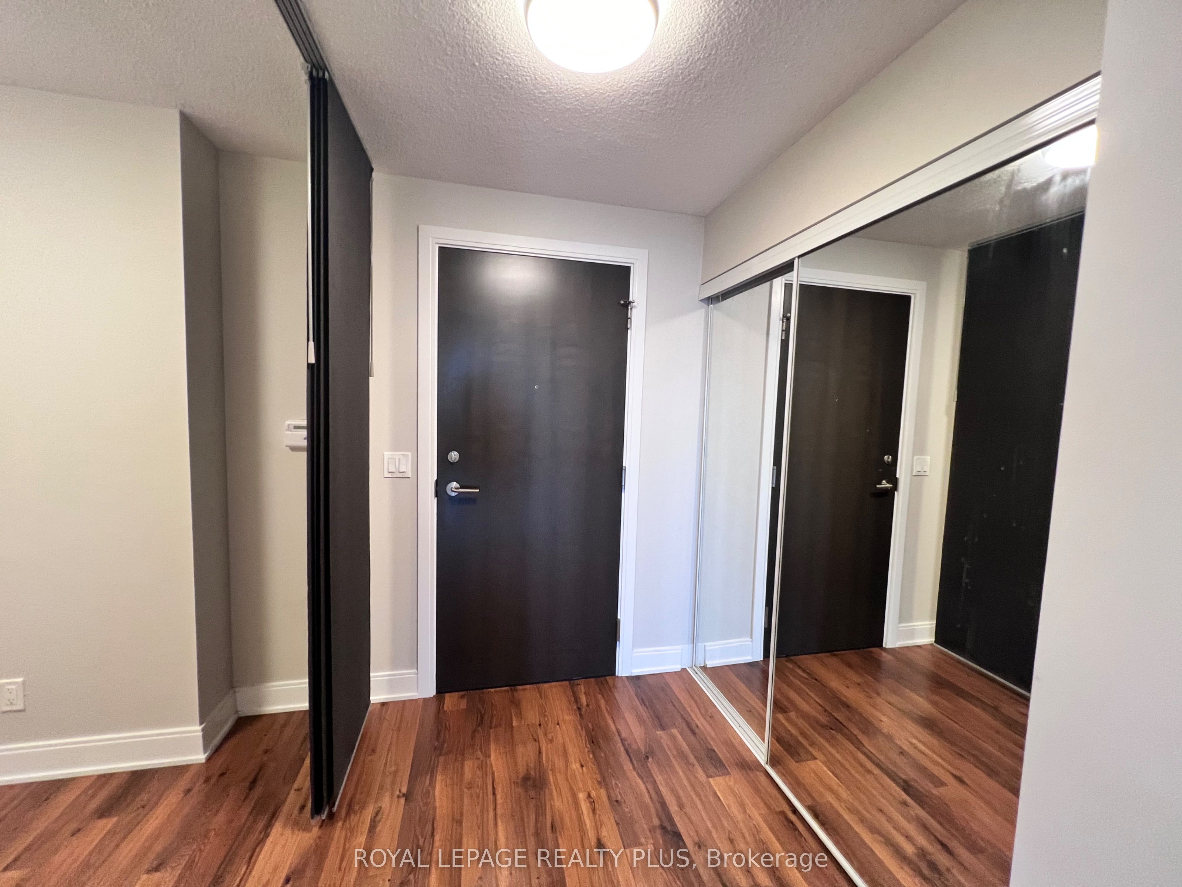 125 Village Green Square 1602, Toronto, ON M1S 0G3 photo 3