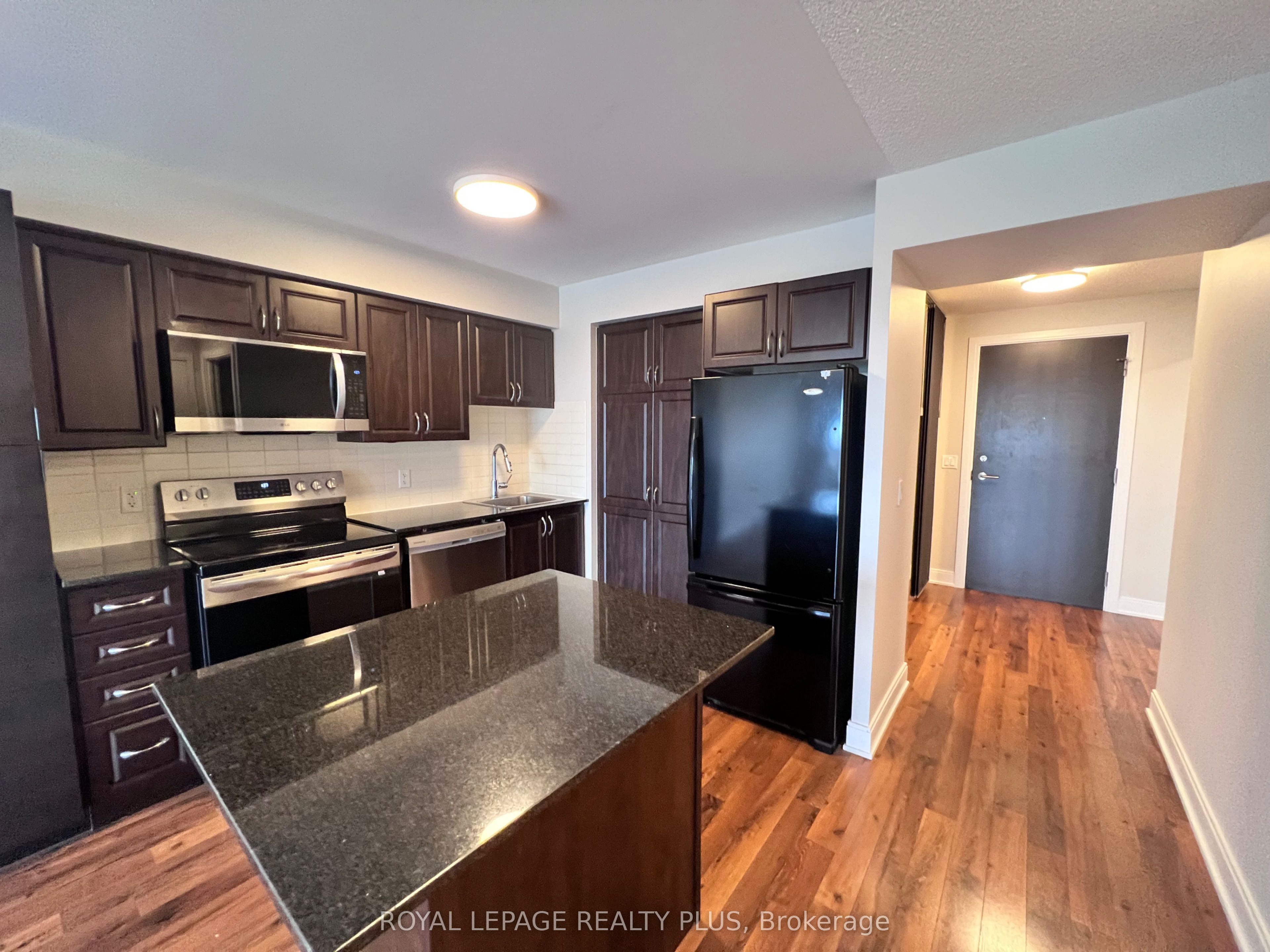 125 Village Green Square 1602, Toronto, ON M1S 0G3 photo 5