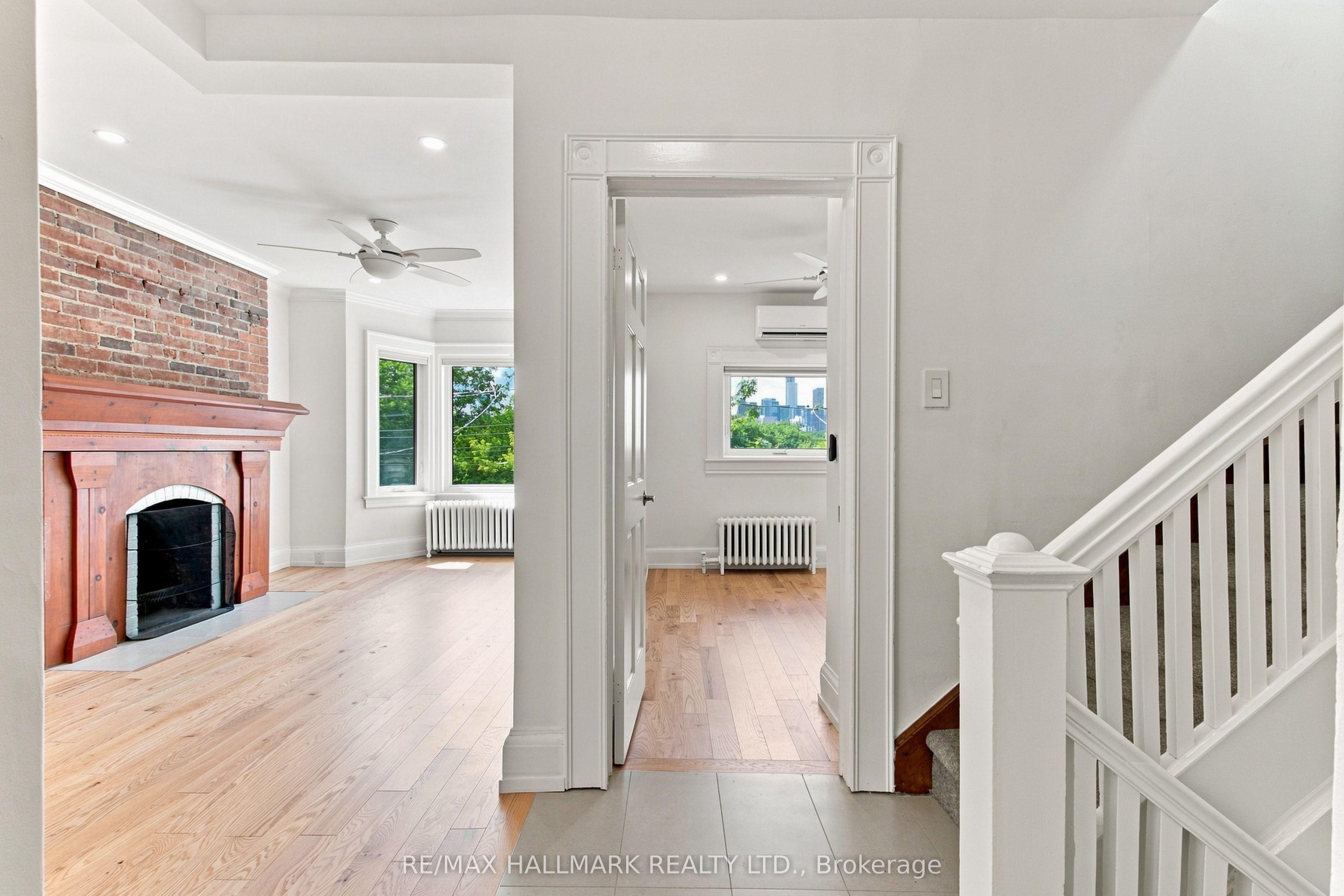 553 Broadview Avenue Upper, Toronto, ON M4K 2N7