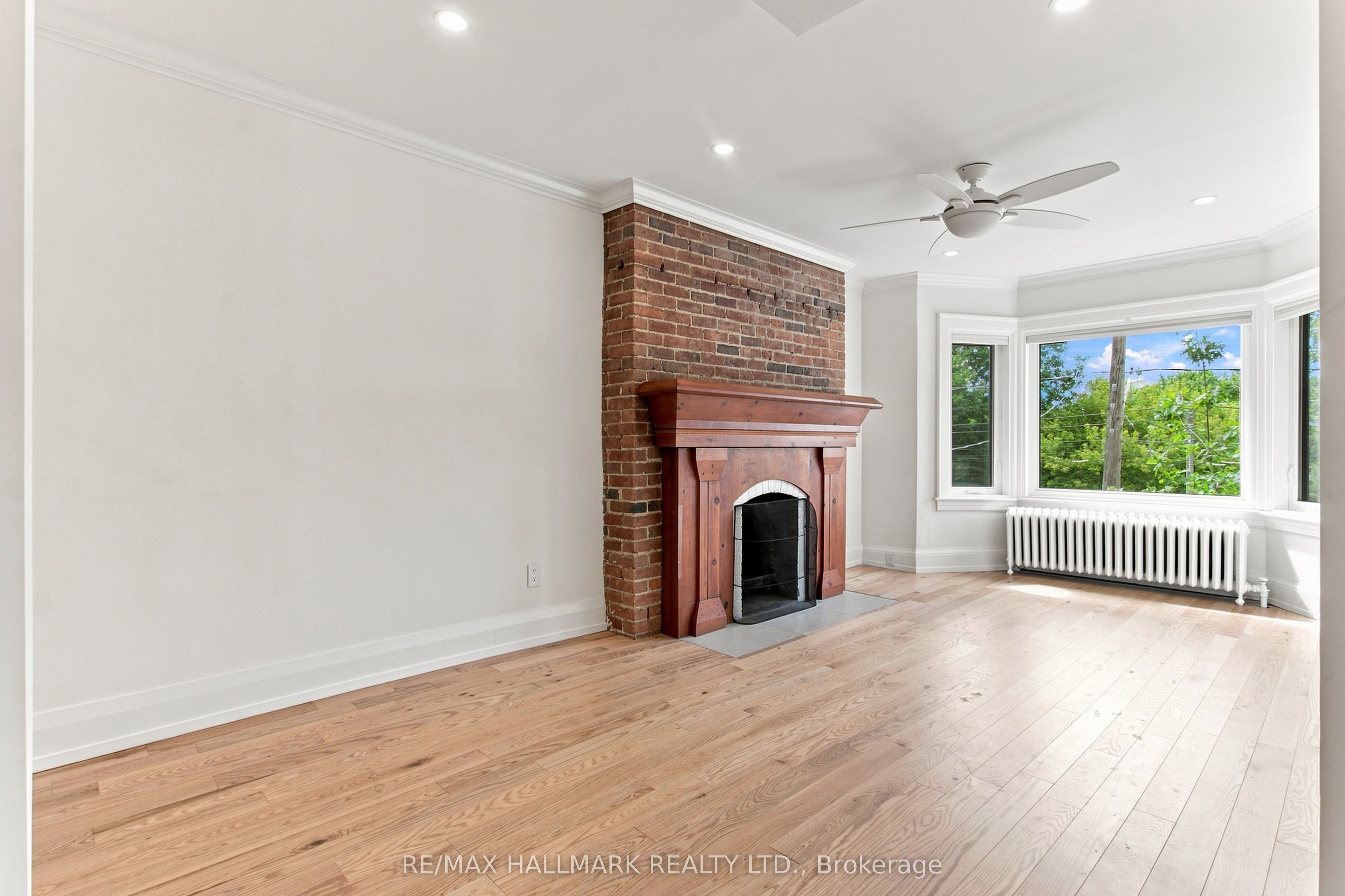 553 Broadview Avenue Upper, Toronto, ON M4K 2N7 photo 2
