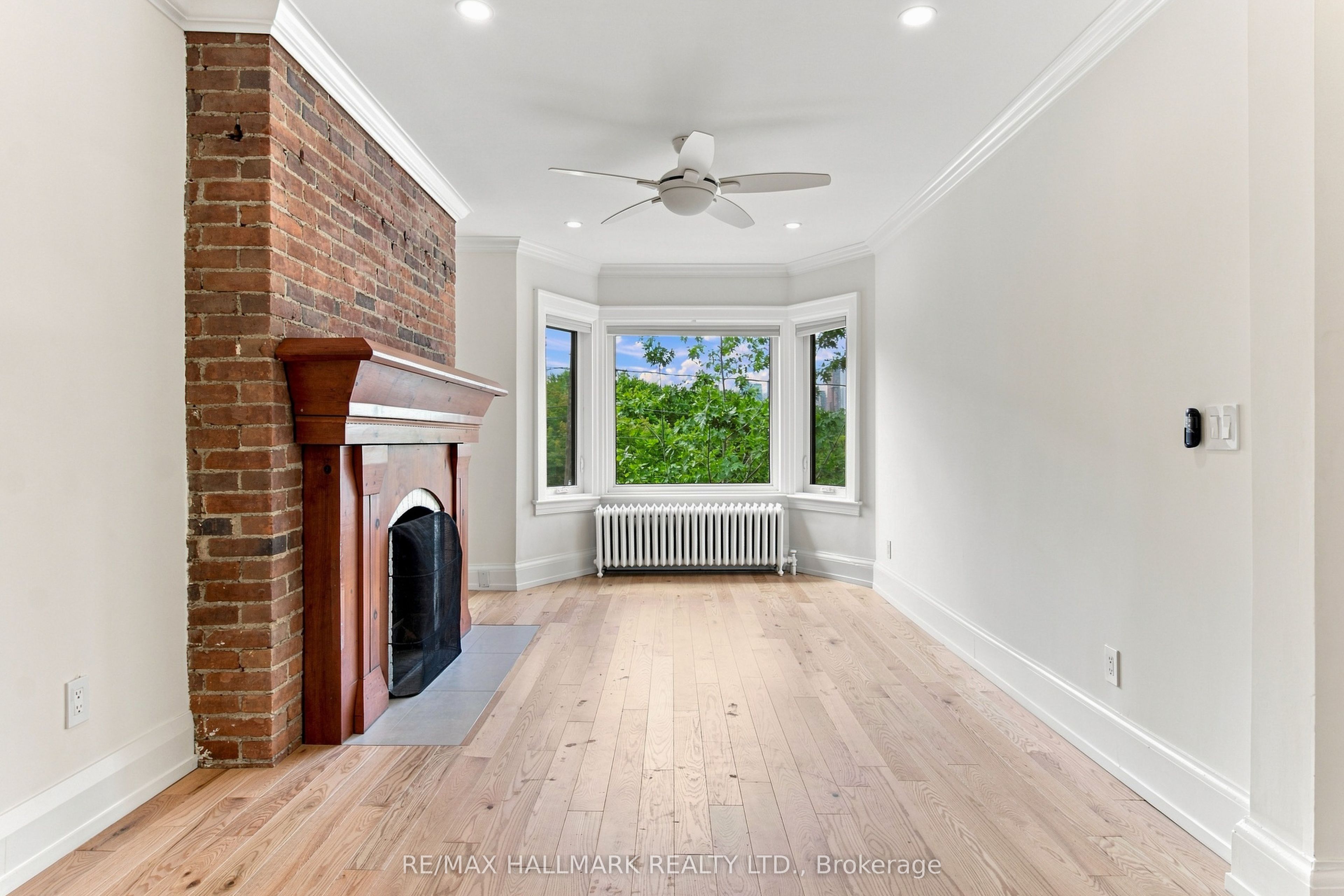 553 Broadview Avenue Upper, Toronto, ON M4K 2N7 photo 3
