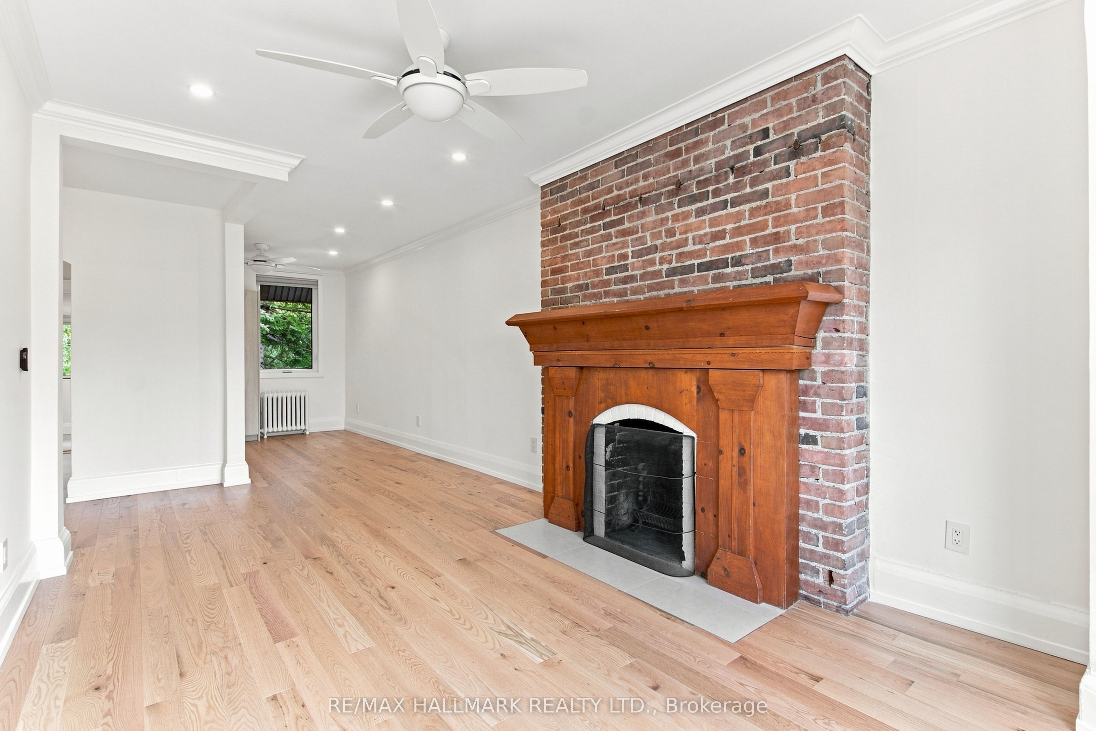 553 Broadview Avenue Upper, Toronto, ON M4K 2N7 photo 4