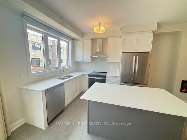 949 Grosbeak Trail, Pickering, ON L1X 0P6 photo 3