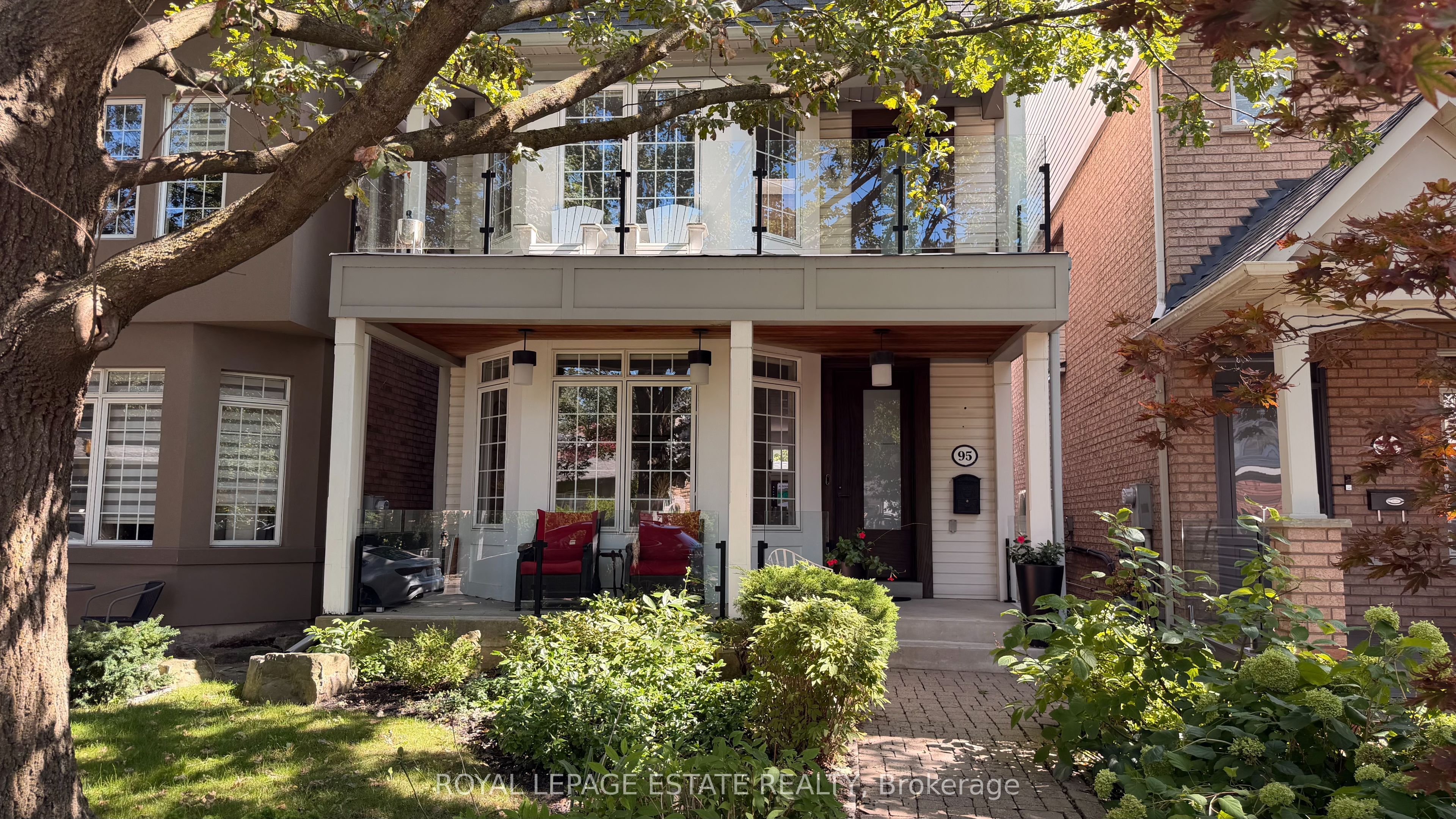 95 Boardwalk Drive, Toronto, ON M4L 3X9