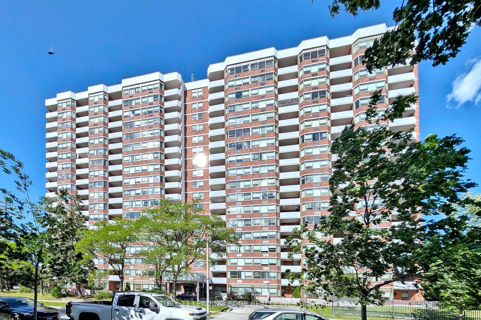 121 Ling Road 1910, Toronto, ON M1E 4Y2 photo 3