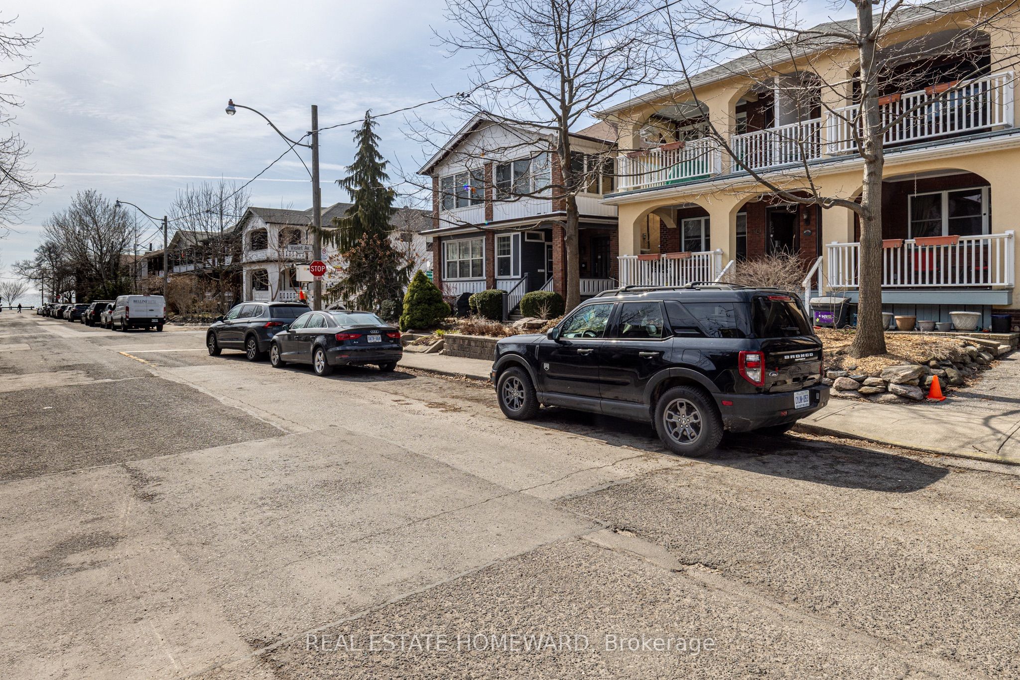 52 Wineva Avenue main, Toronto, ON M4E 2T2 photo 2