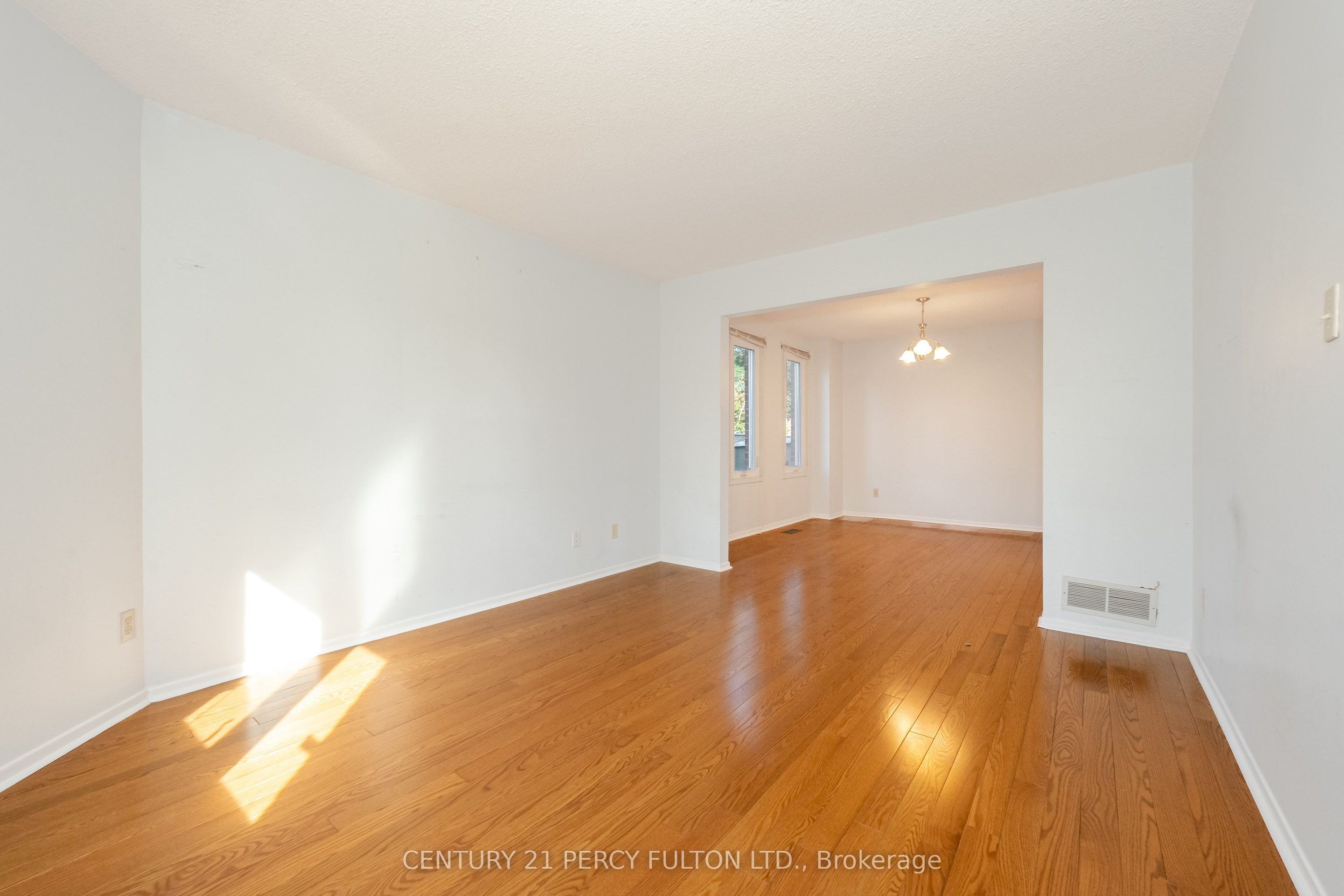 2 pennybrook Lane, Toronto, ON M1S 4X1 photo 2