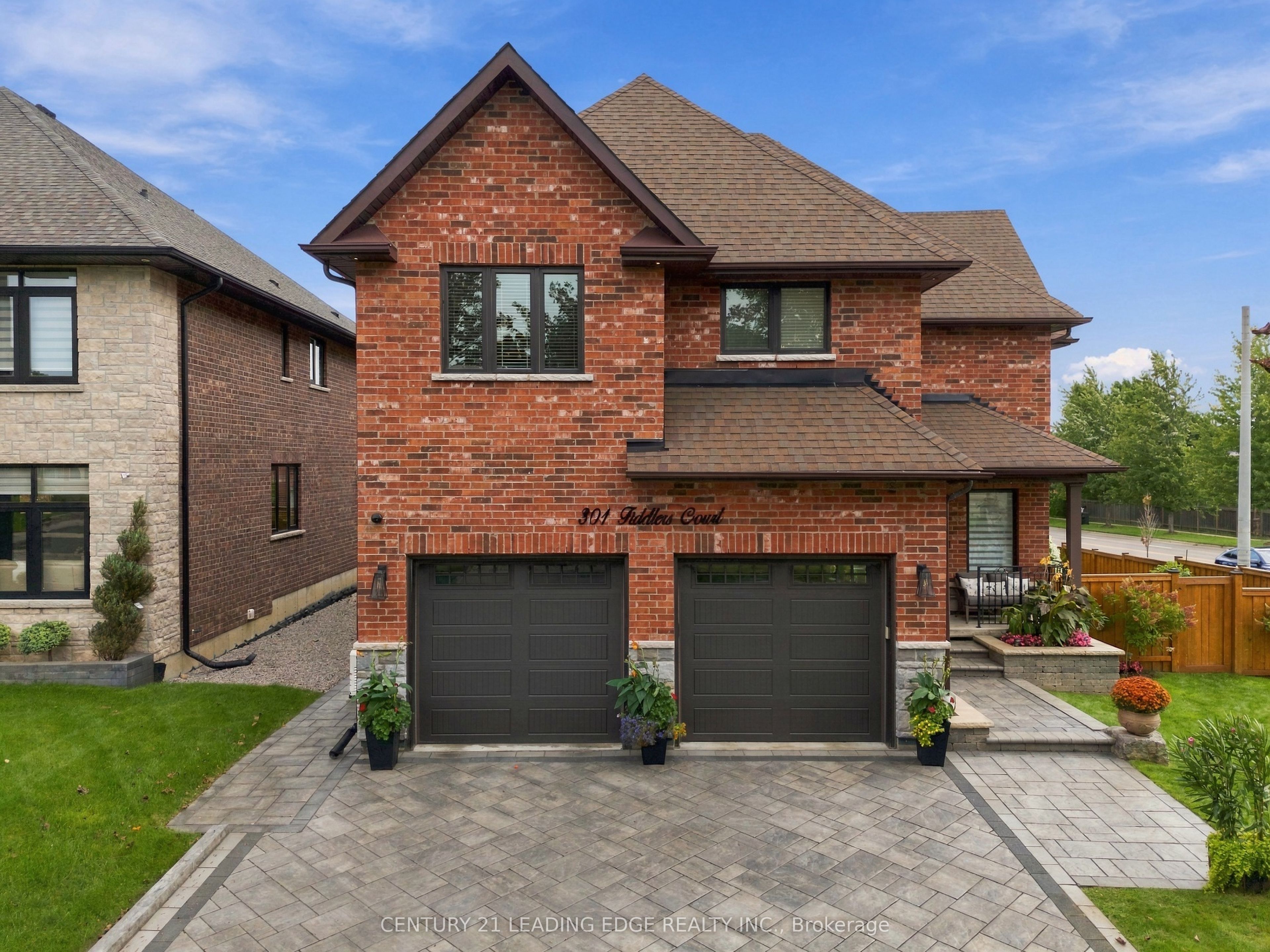 301 Fiddlers Court, Pickering, ON L1V 6P3 photo 3