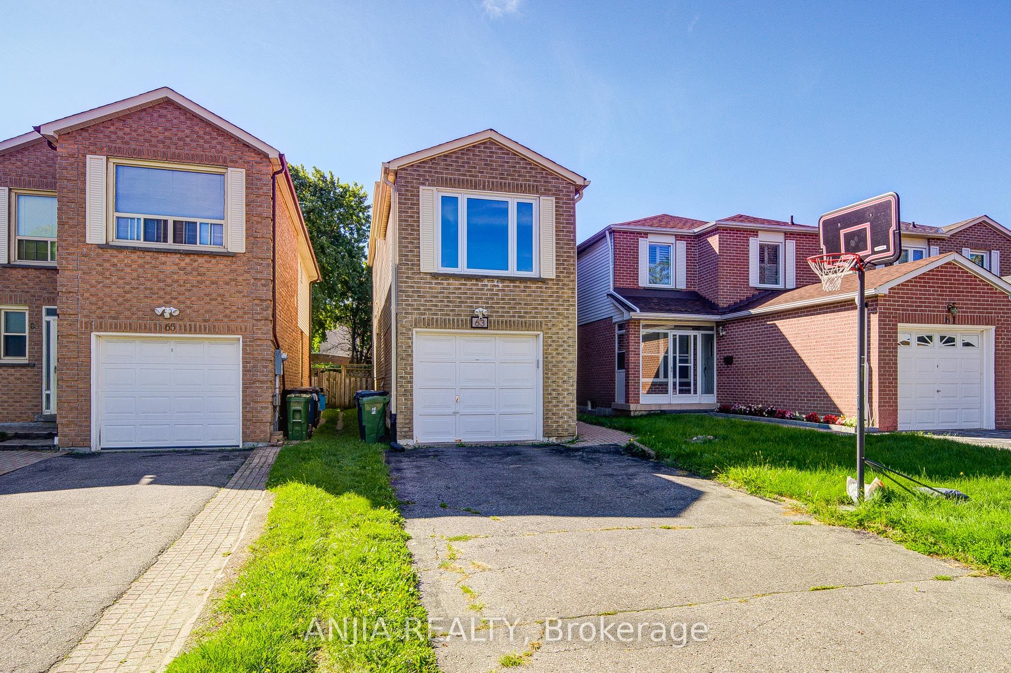 63 Enchanted Hills Crescent, Toronto, ON M1V 3N9 photo 2