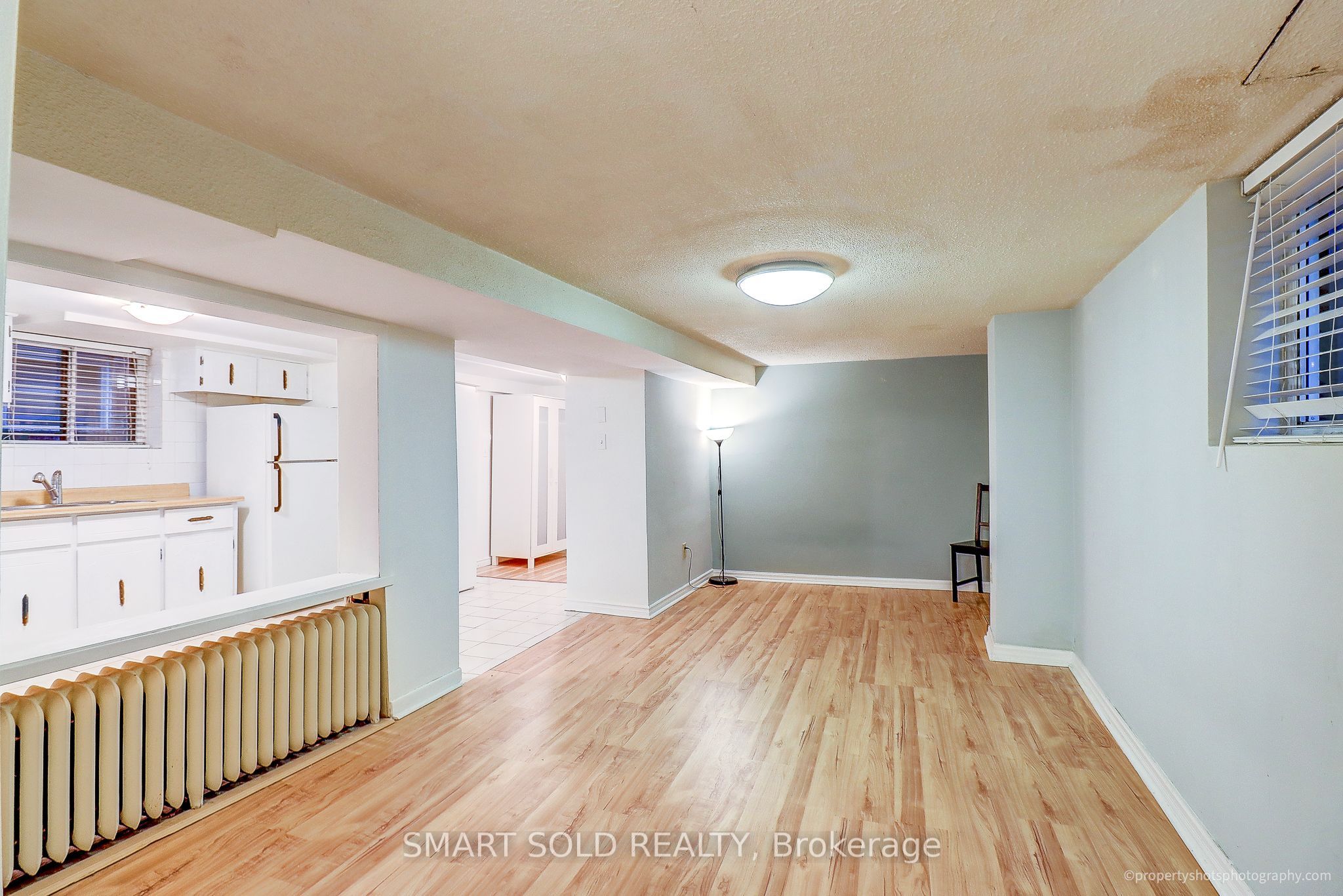 720 Coxwell Avenue Lower B, Toronto, ON M4C 3C2 photo 3