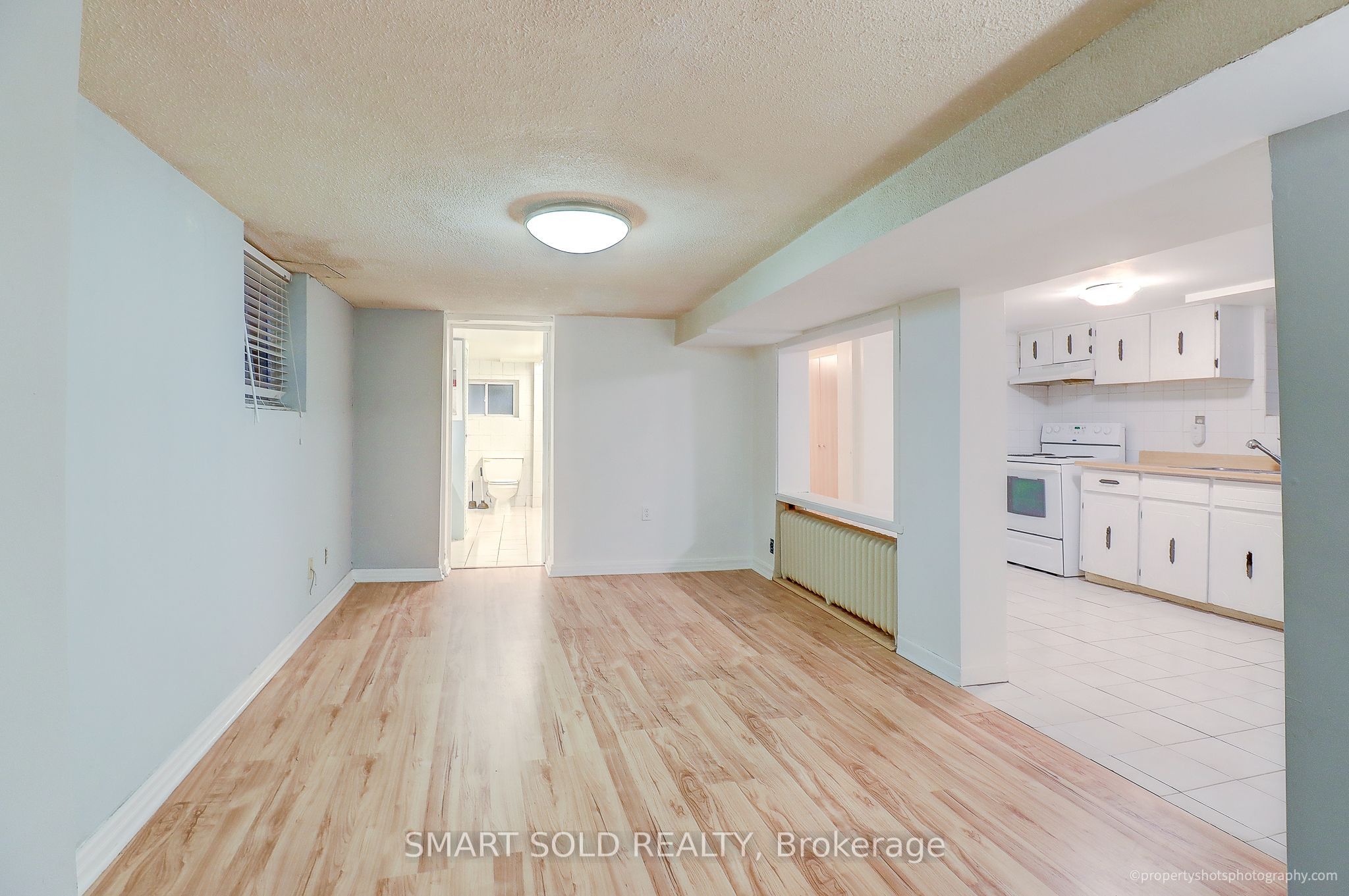 720 Coxwell Avenue Lower B, Toronto, ON M4C 3C2 photo 4