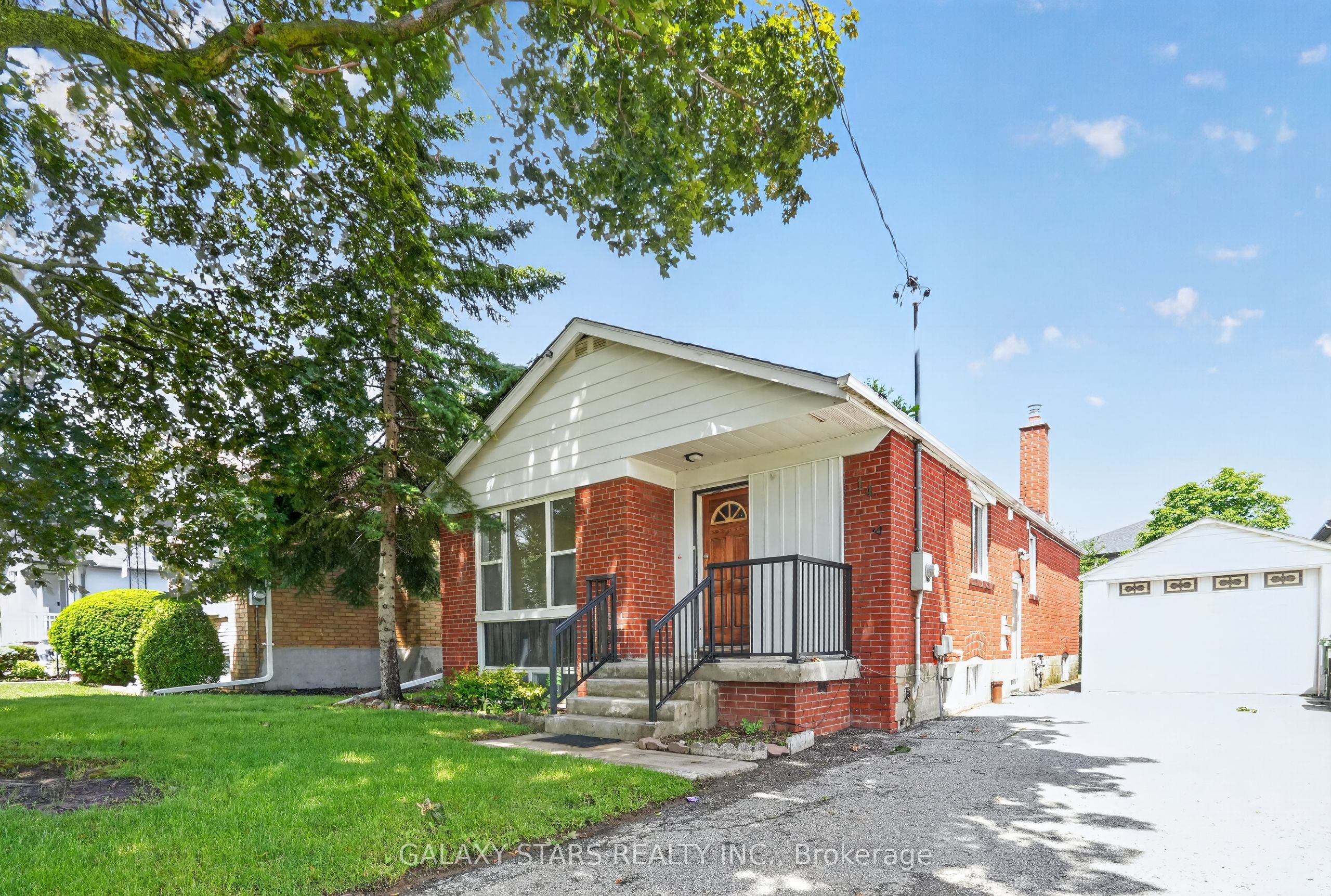 14 Minford Avenue, Toronto, ON M1R 2B1