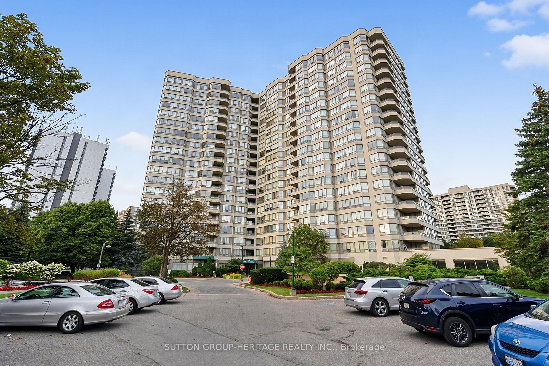 175 Bamburgh Circle 815, Toronto, ON M1W 3X8