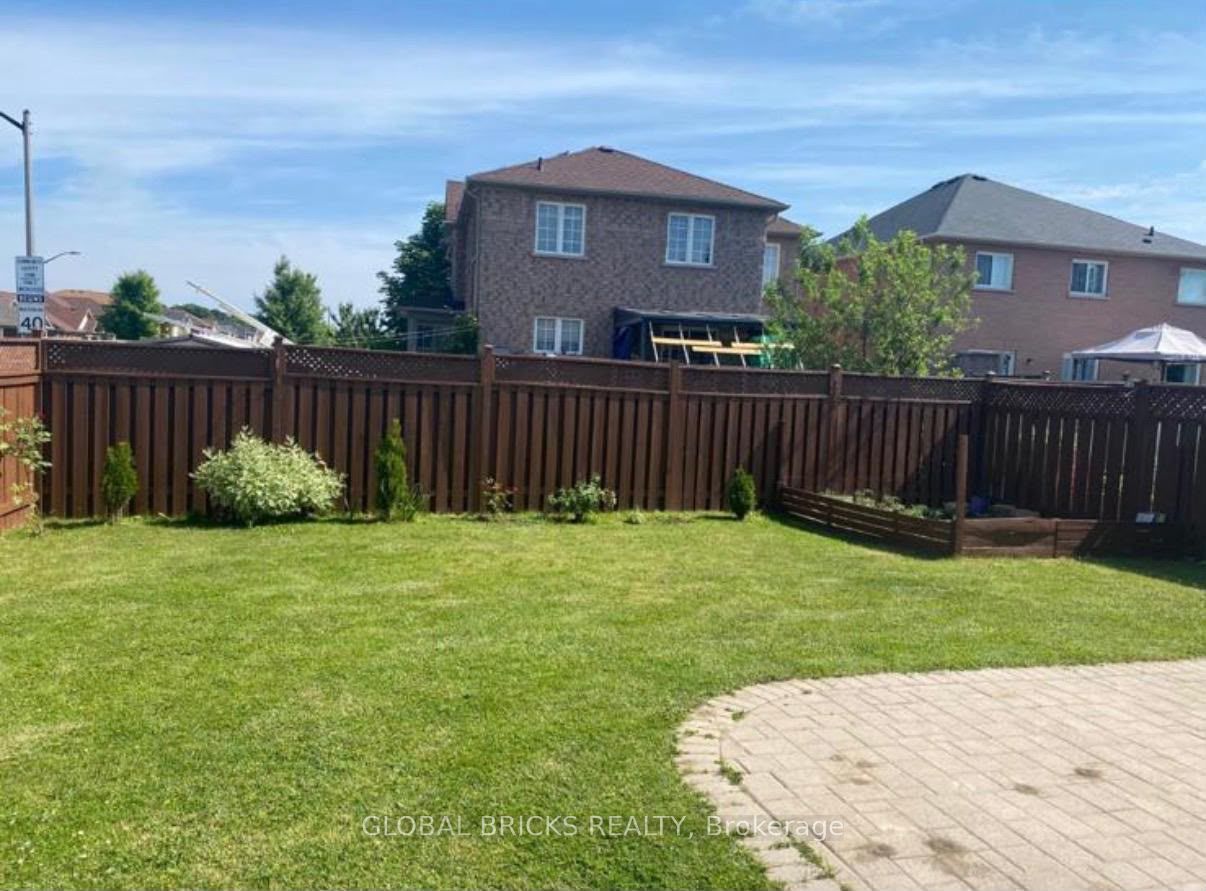 1 Rampart Crescent, Whitby, ON L1P 1T5 photo 5