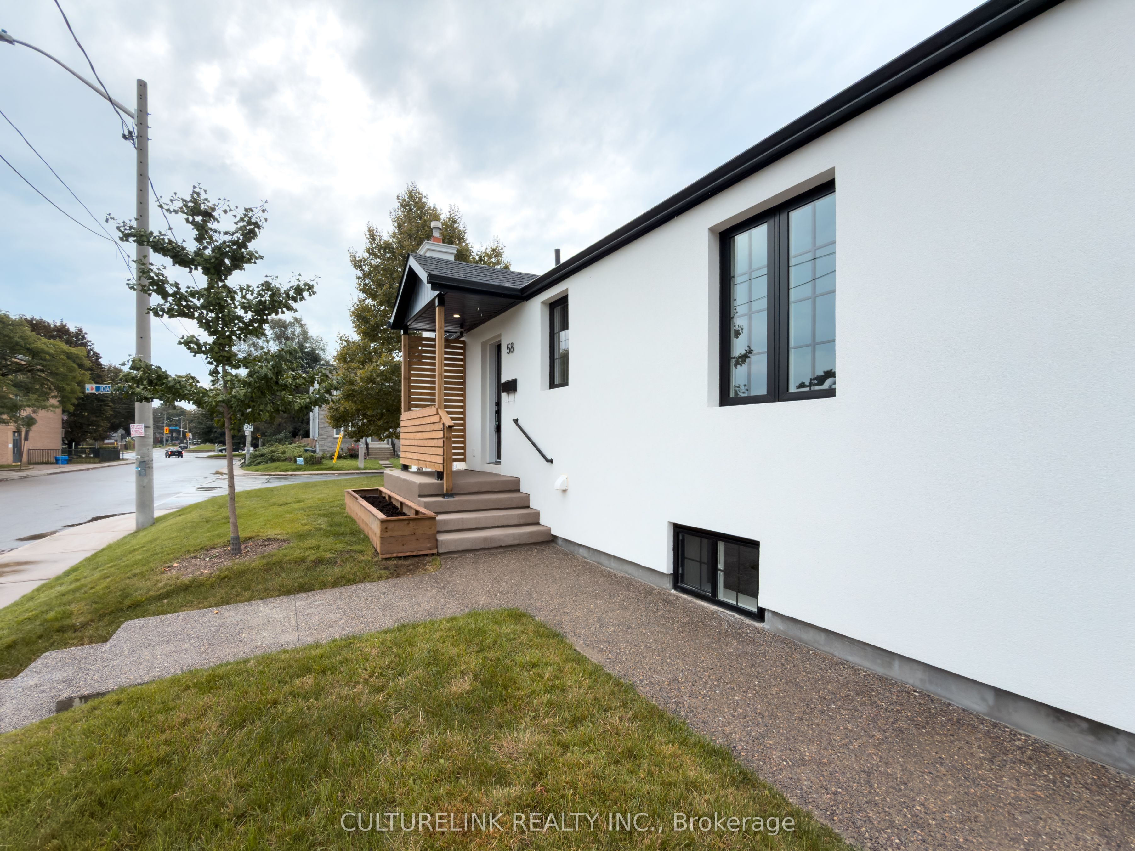 58 Joanith Drive, Toronto, ON M4B 1S7 photo 2