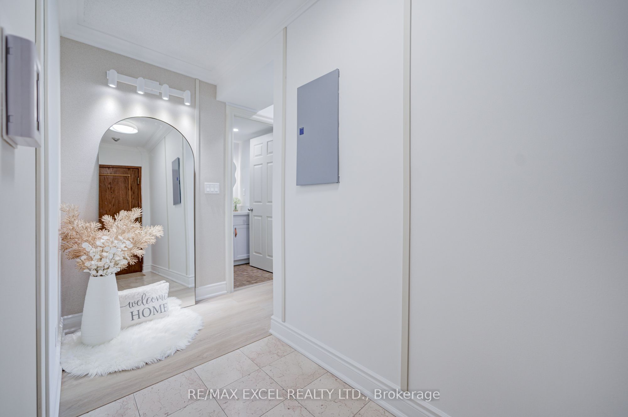8 Lee Centre Drive 1706, Toronto, ON M1H 3H8 photo 3